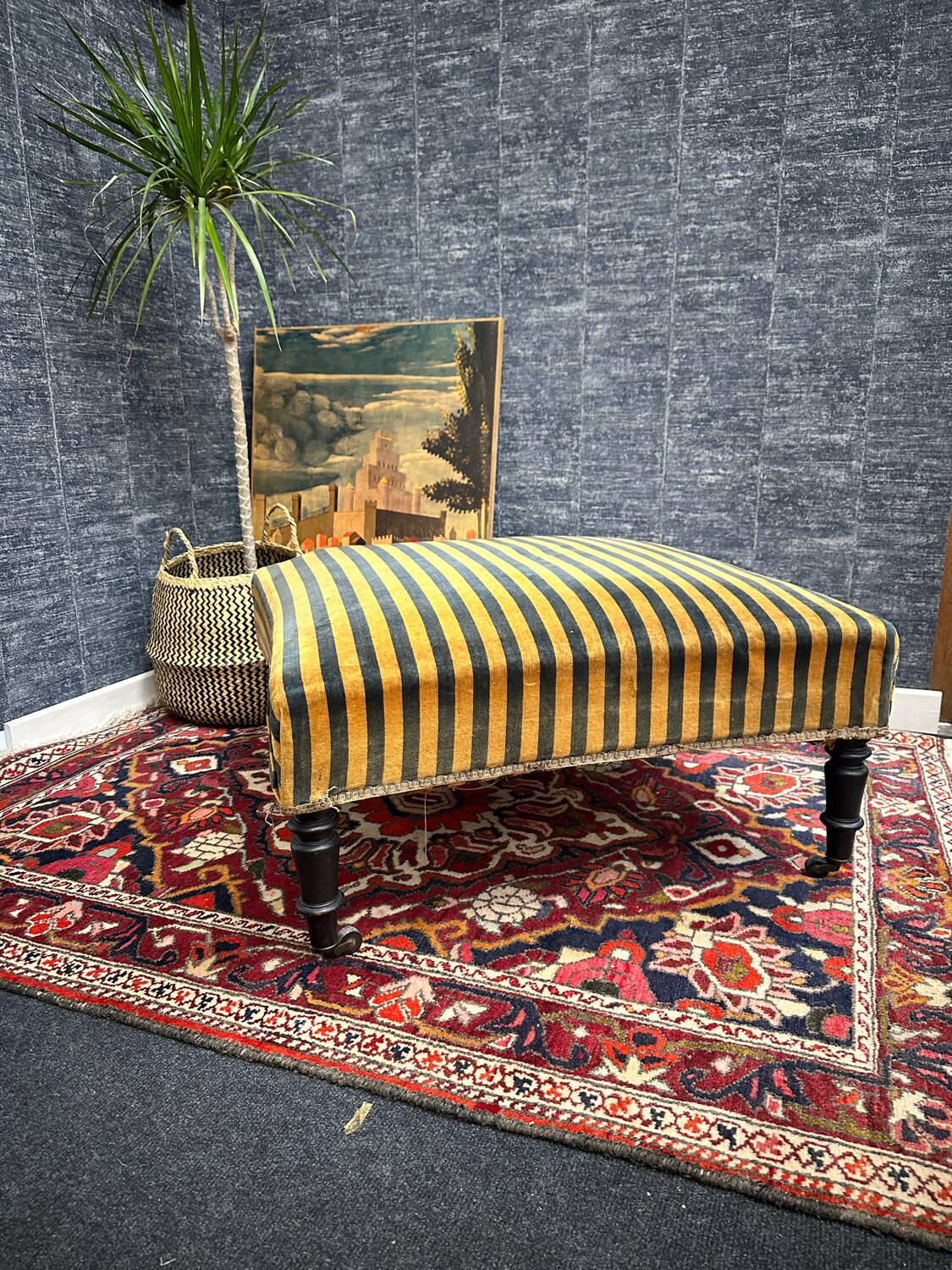 For / vintage living room square