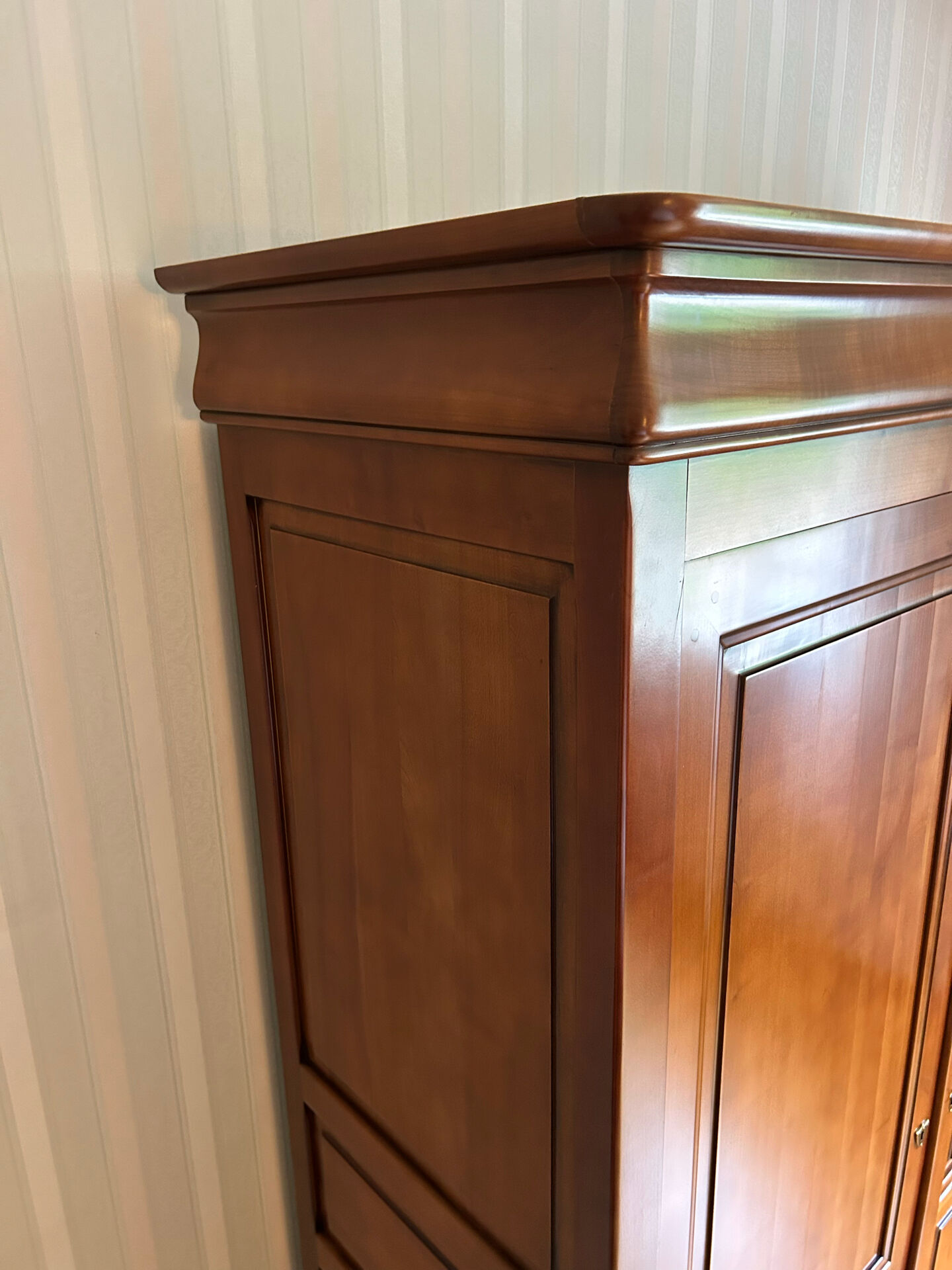 Magnificent solid wood wardrobe