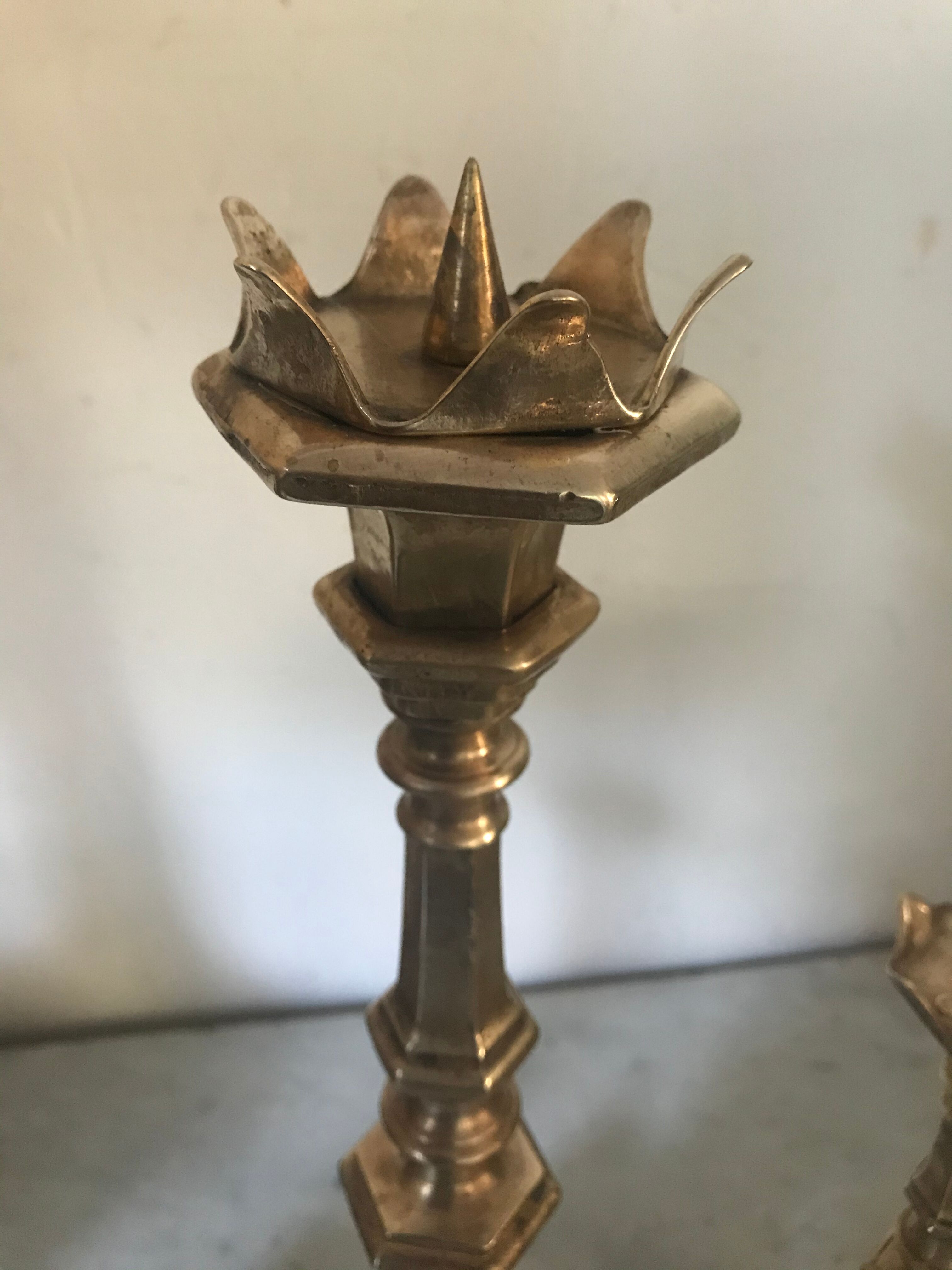 Lot de 3 bougeoirs tripodes en bronze doré