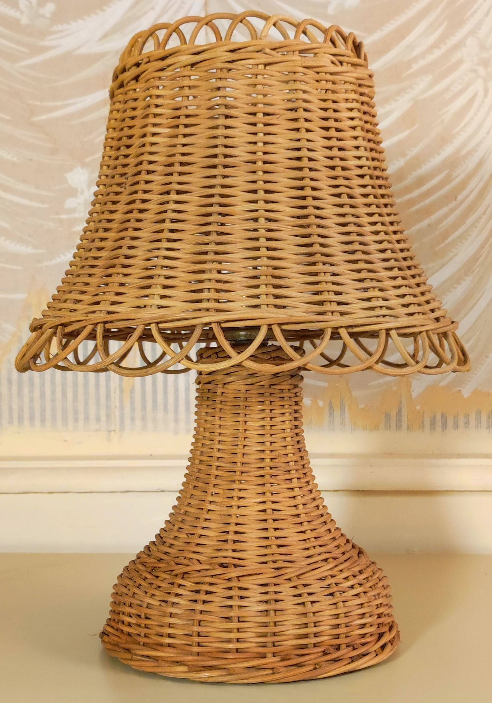 Rattan mushroom lamp