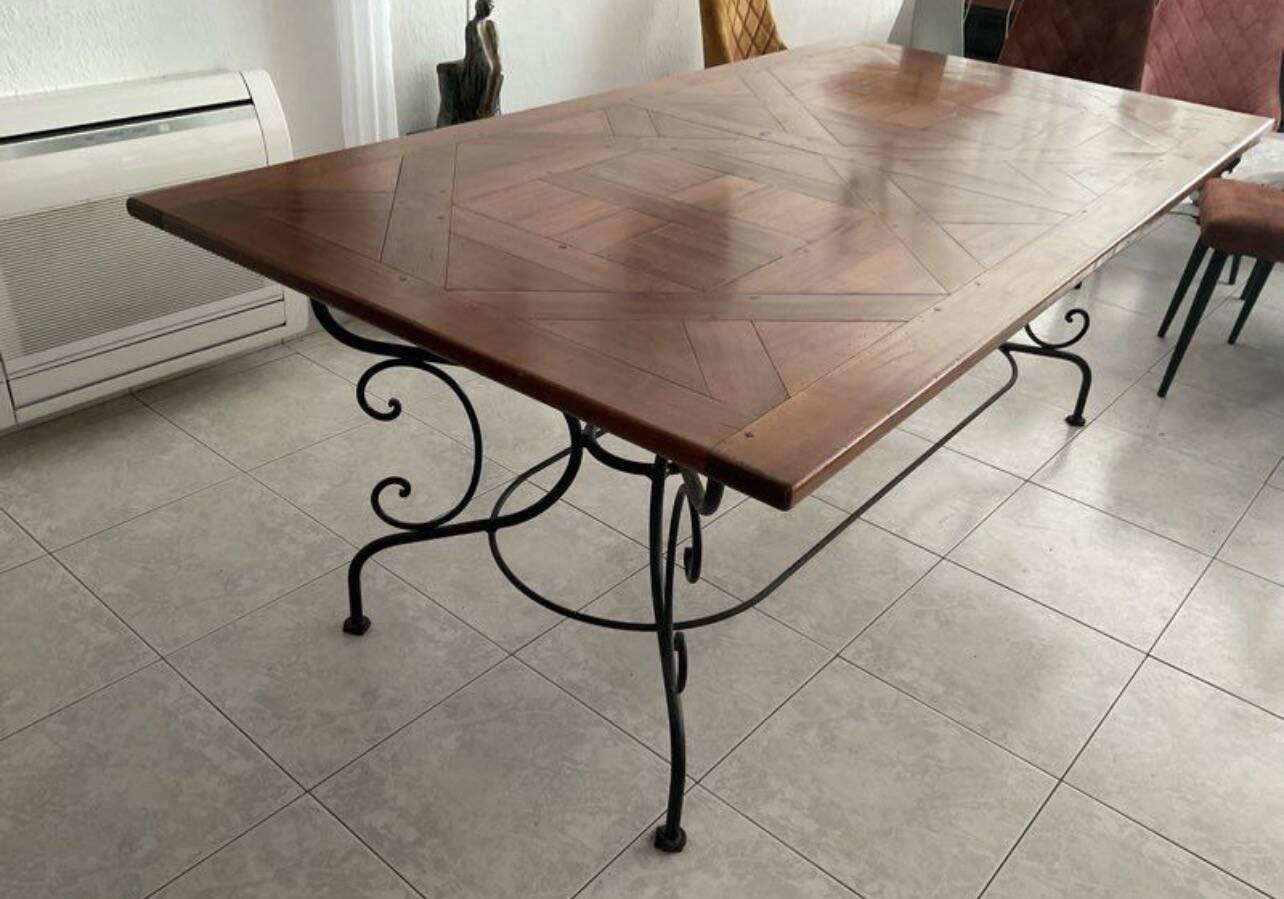 Roche and Bobois table