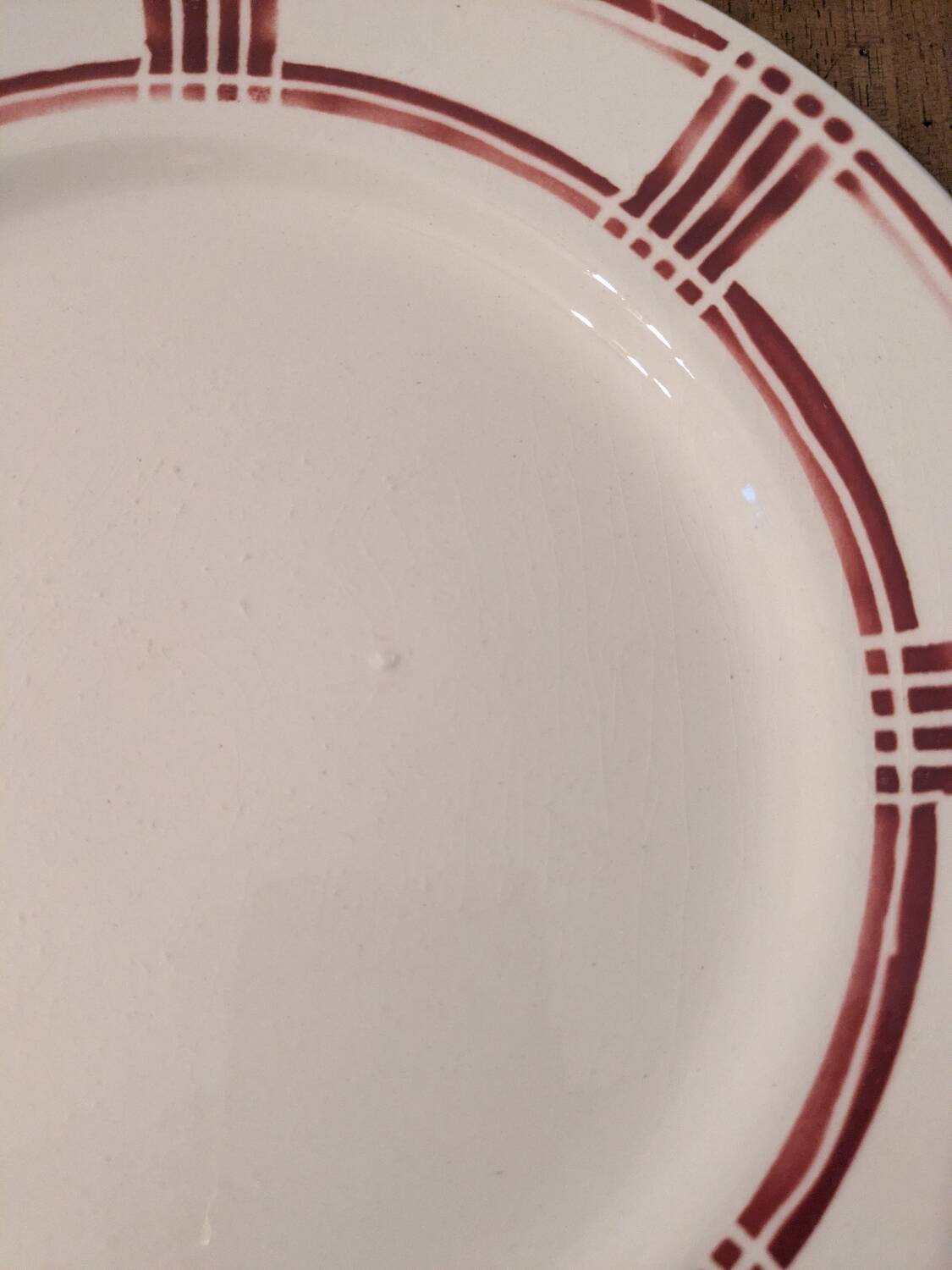 Huit assiettes plates Badonviller