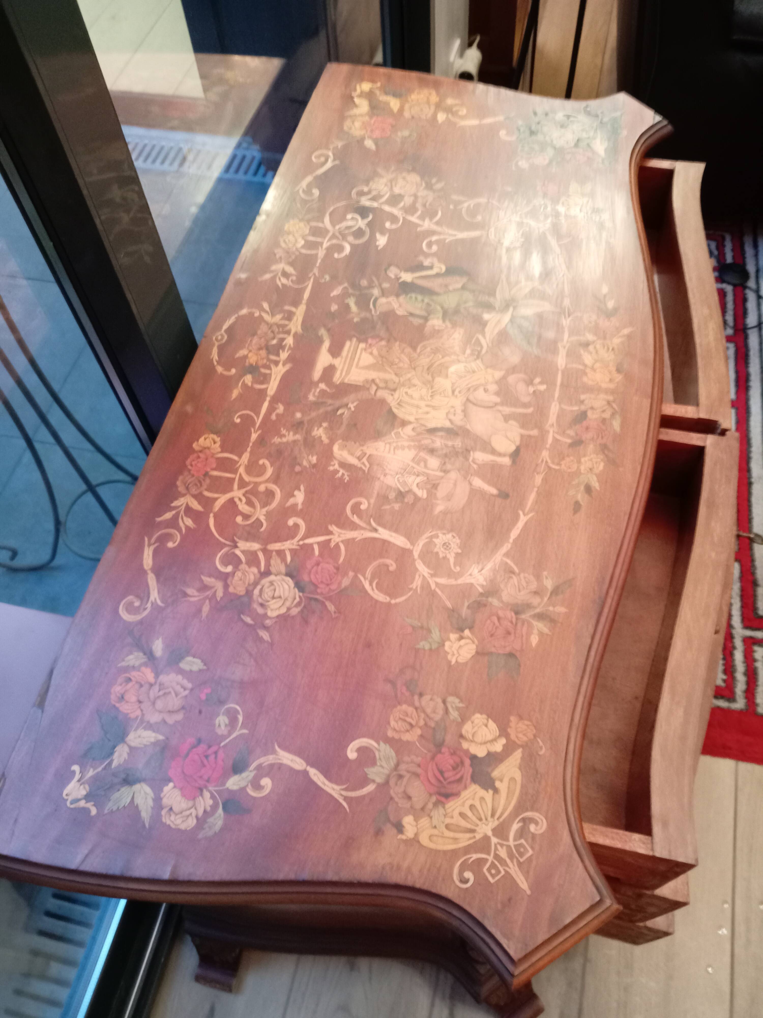 Art Nouveau chest of drawers from the Nancy School