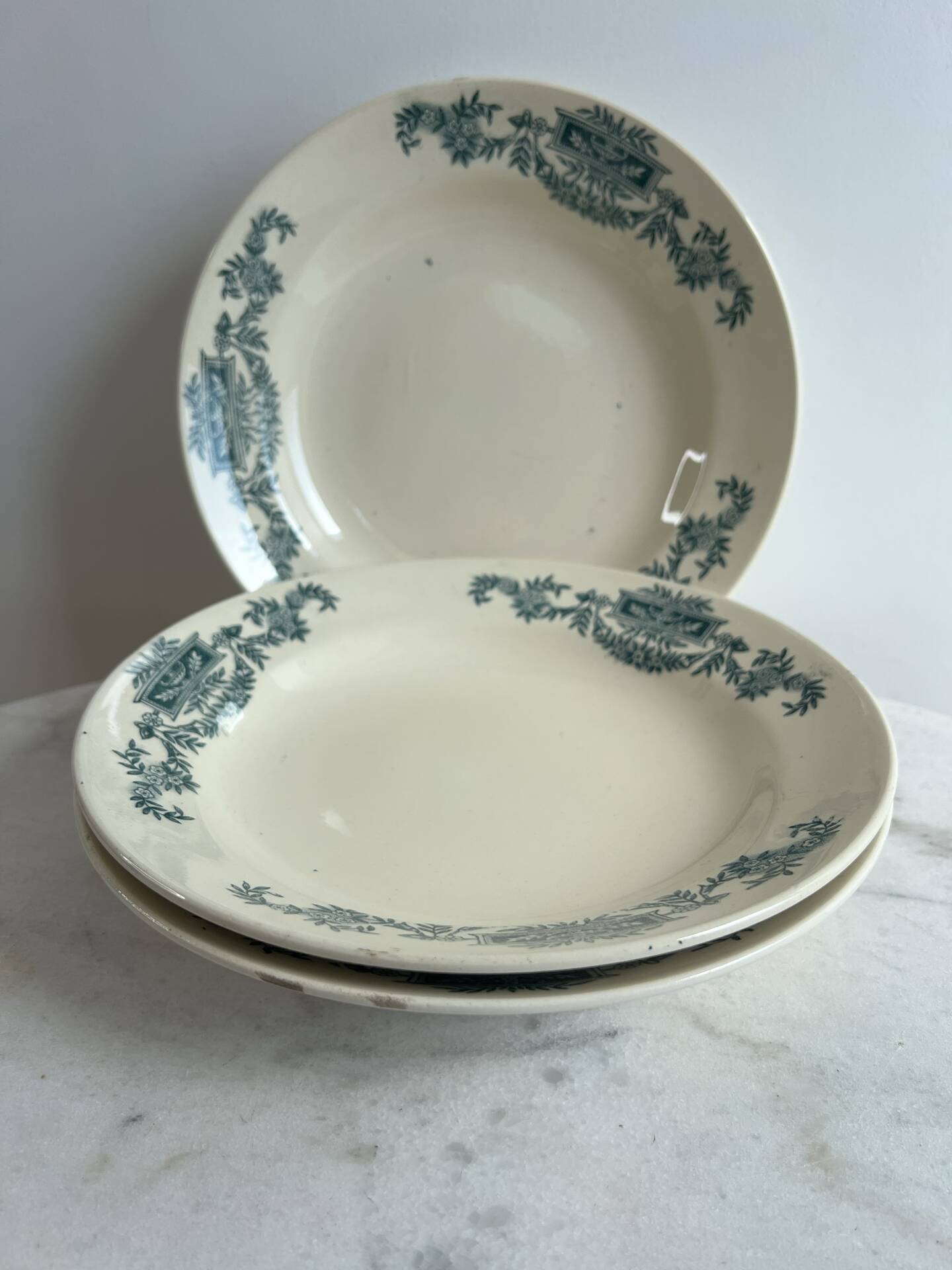 Assiette creuse Longchamp Lutèce en terre de fer