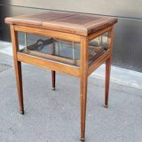 Table vitrine ancienne en bois et verre – style élégant