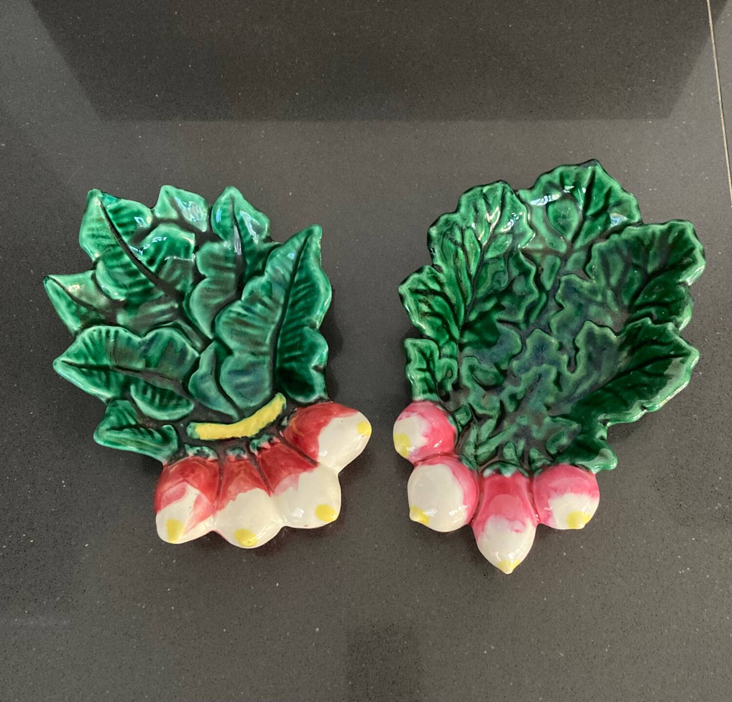 Pair of “Radis” barbotine dishes in Vallauris