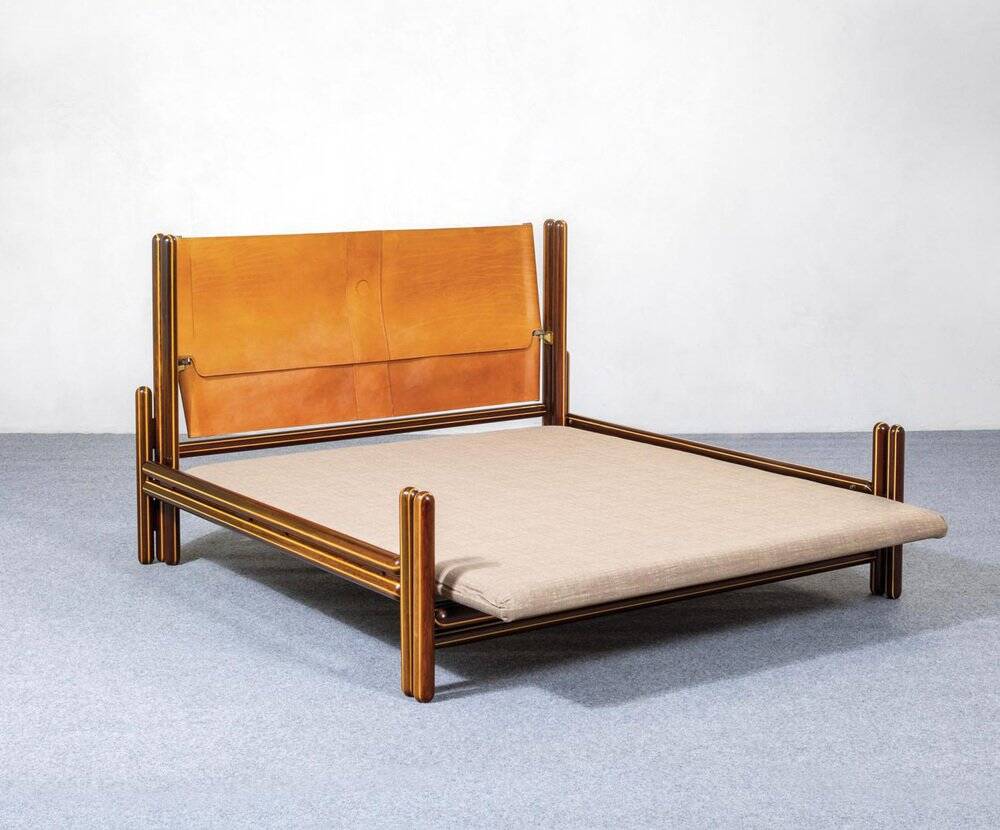 Lit double en bois et cuir attribué à Carlo Scarpa pour Simon Gavina, Italie, 1975