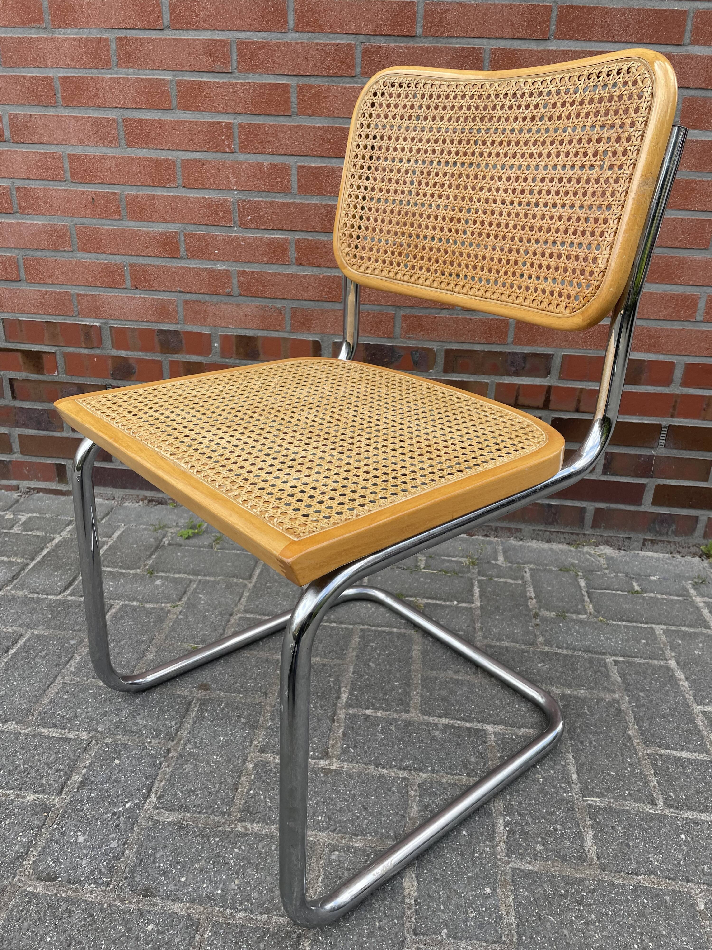 Ensemble de 4 Chaises vintage modèle Cesca B32 en chrome et bois