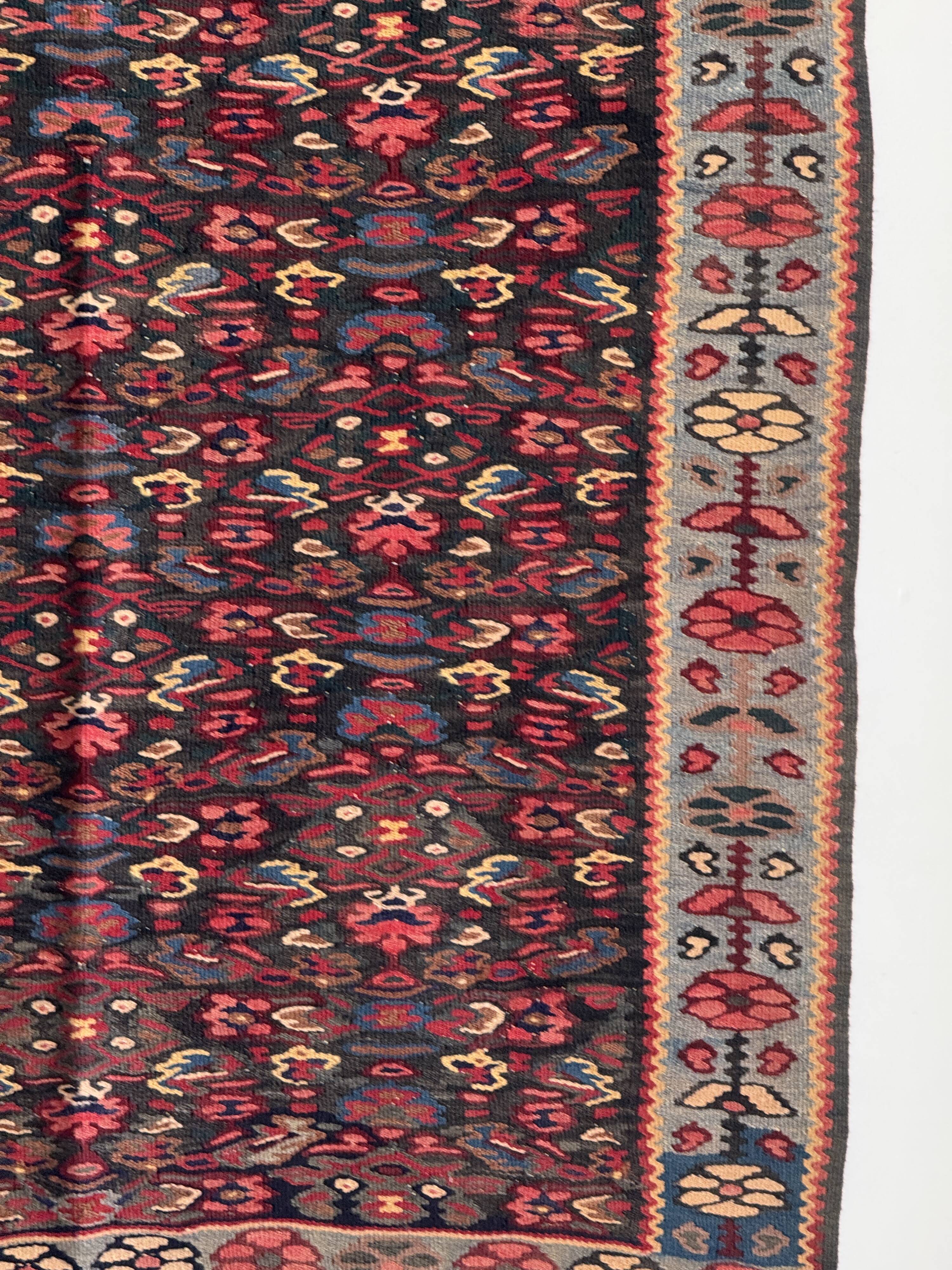 Iranian rug with stylised floral patterns in pink and blue, 155x105.