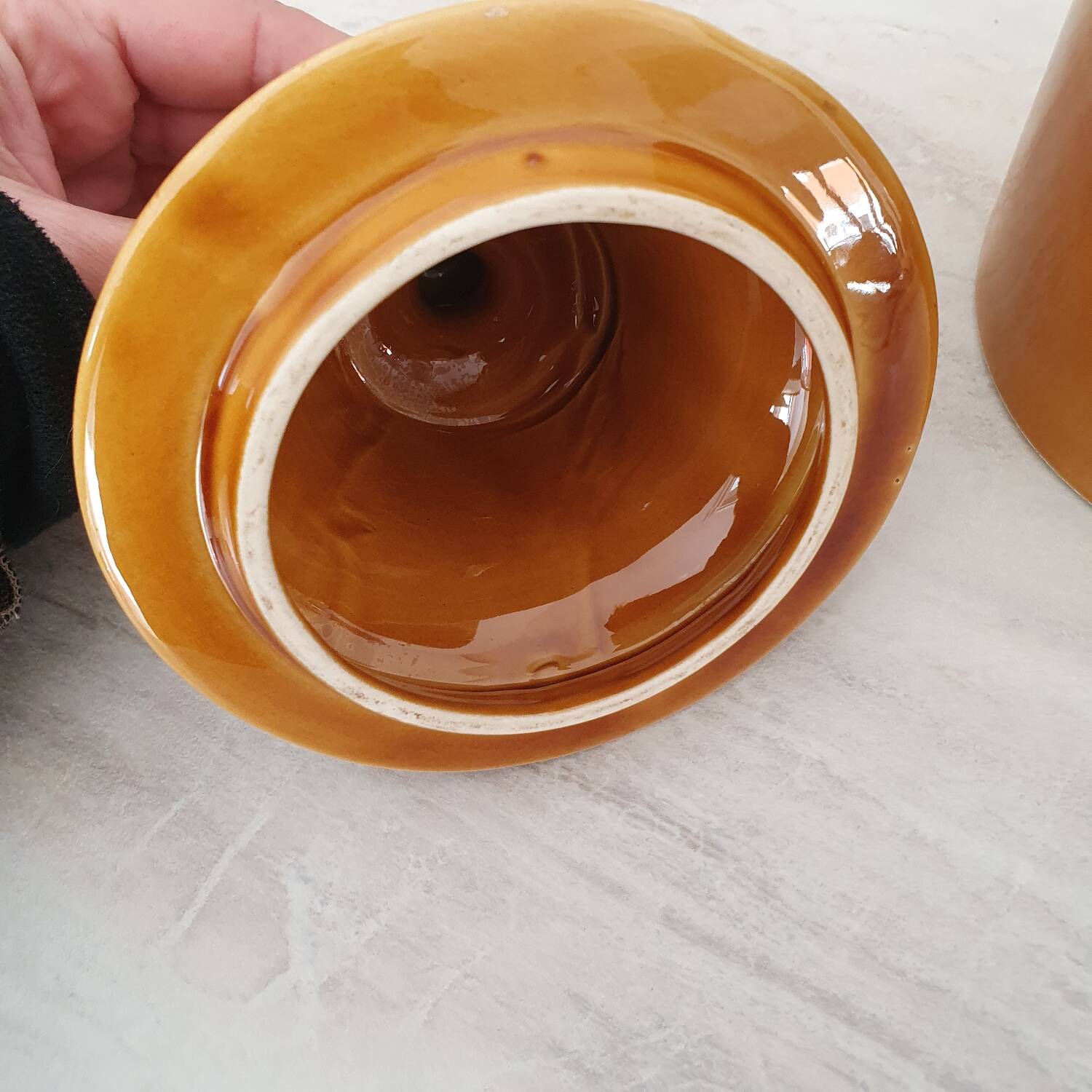 Lonchamp / Pot and its ceramic lid