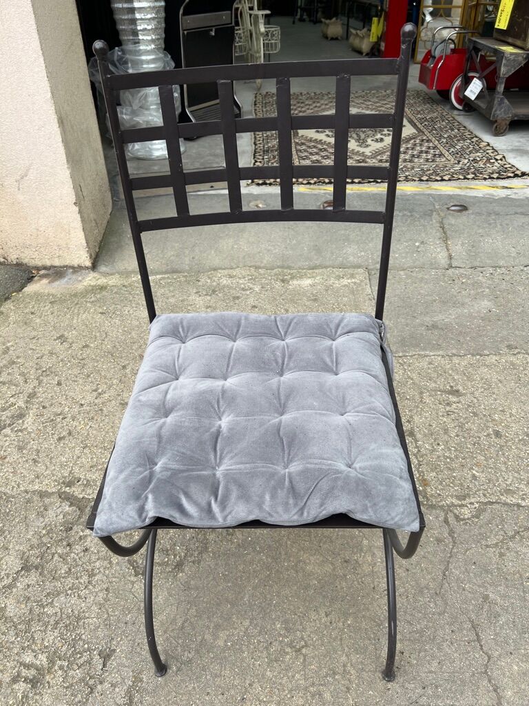 Set of 4 wrought iron chairs with seat cushions