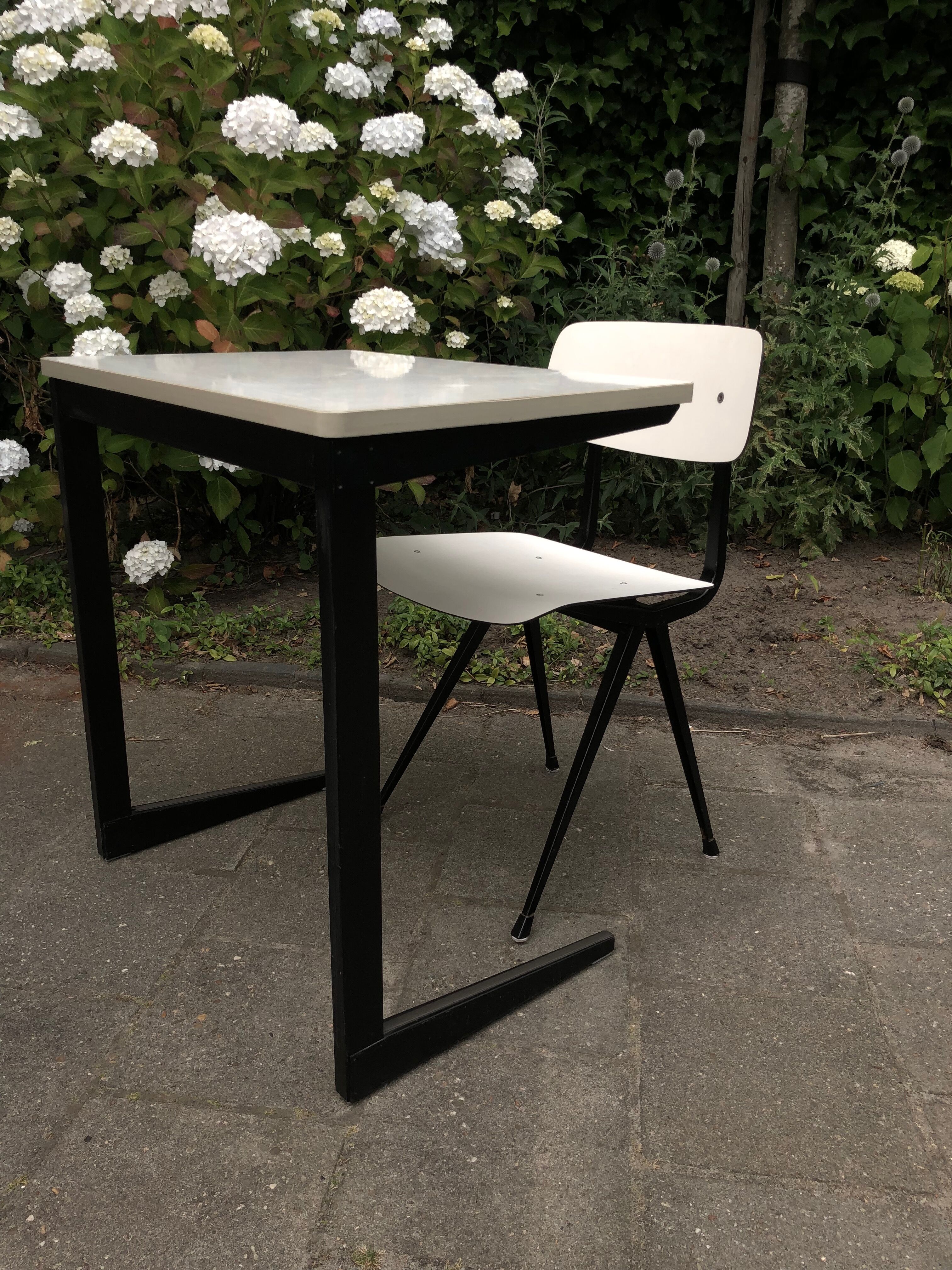 Desk and chair by Friso Kramer Ahrend de Cirkel Result