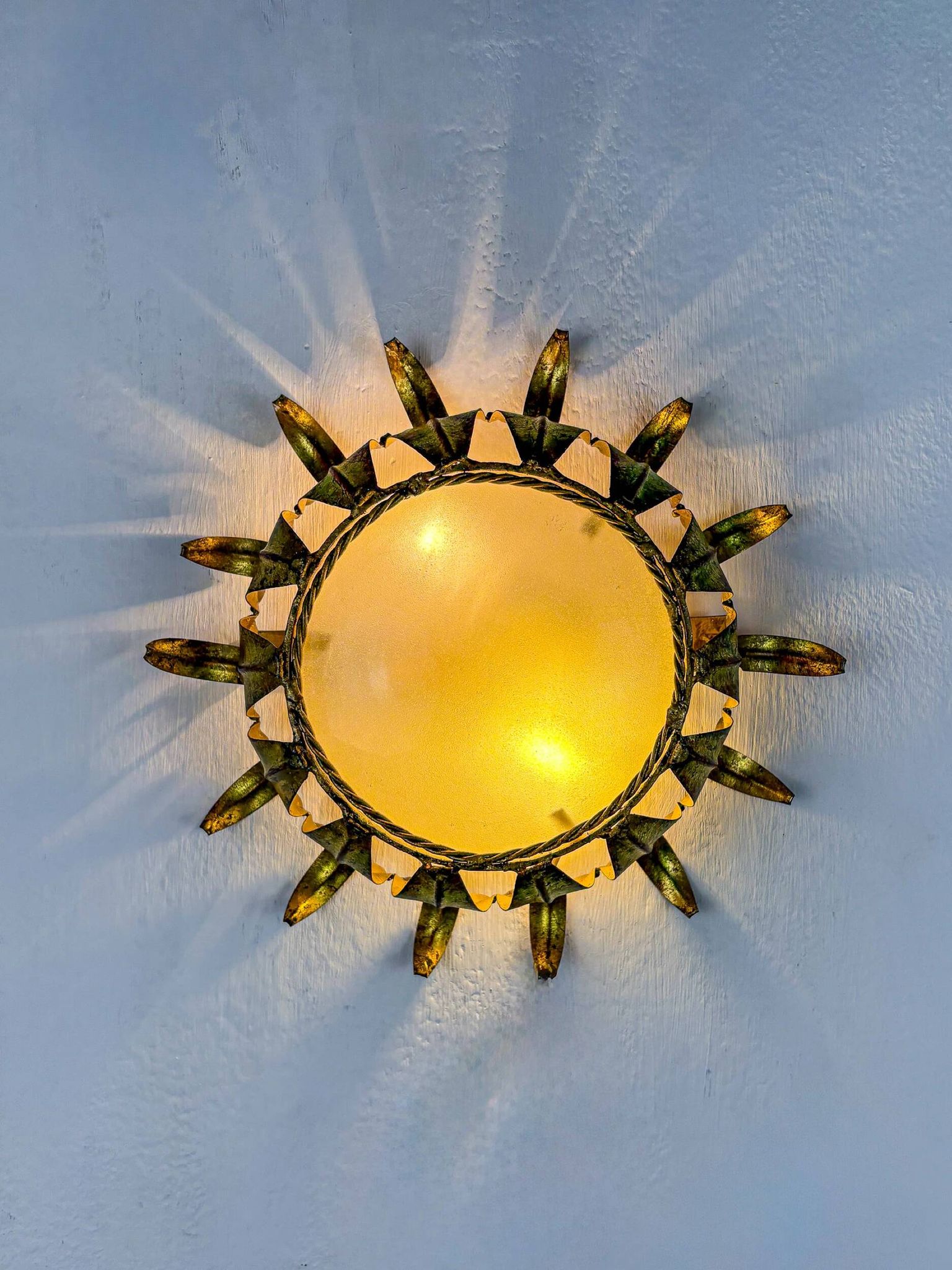 Spanish crown sunburst fixture in gilt metal and frosted glass, 1950s
