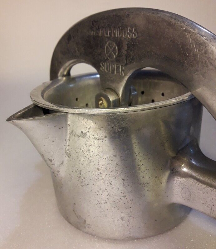 Vintage grapefruit metal citrus press