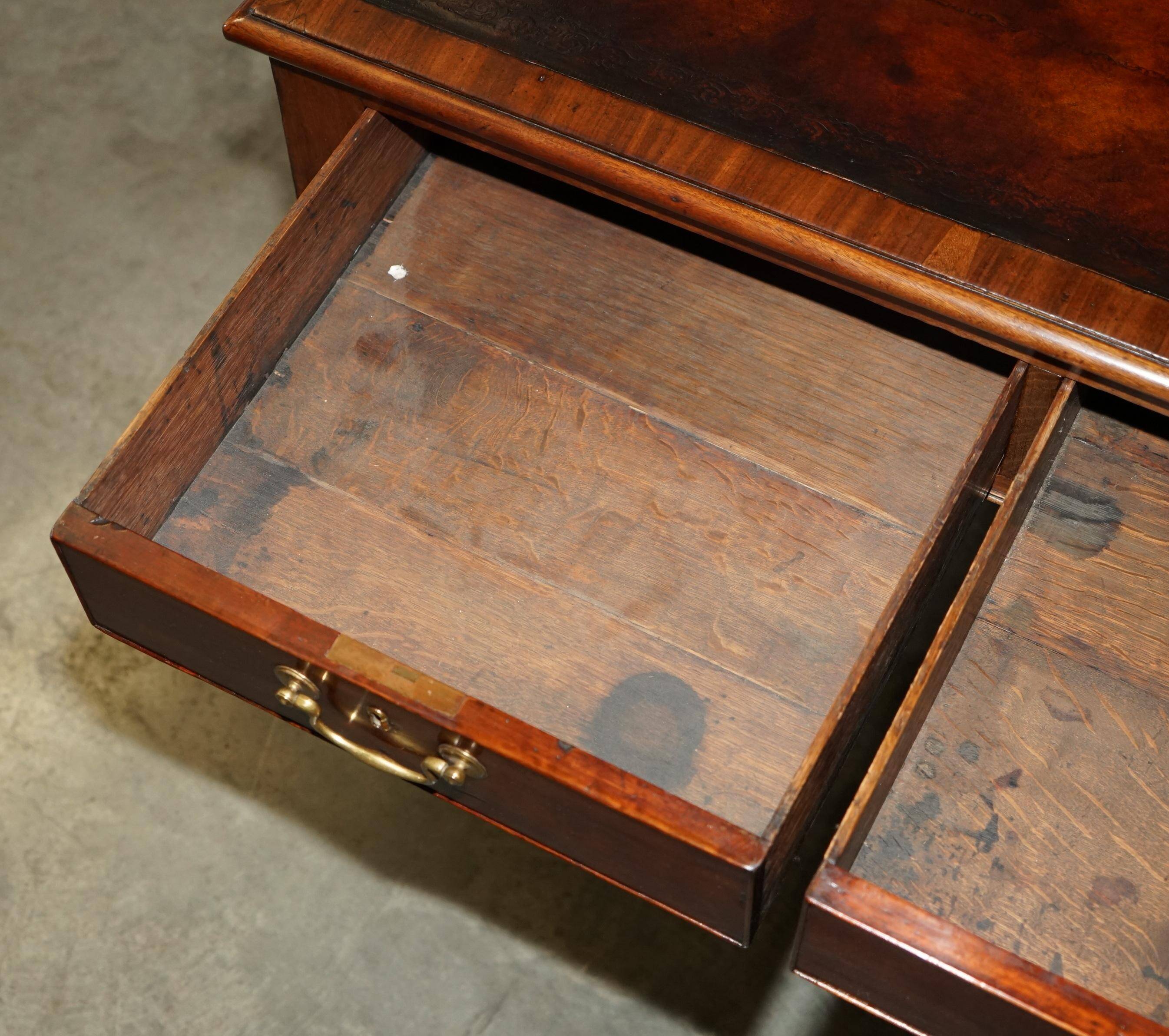Bureau d'écriture géorgien irlandais antique restauré 1780 cuir