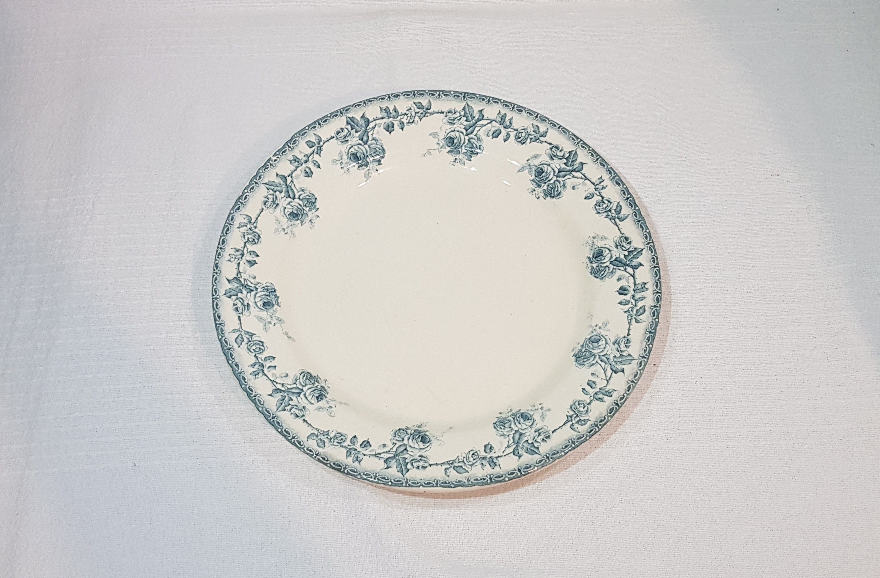 Round serving dish in earthenware by Choisy le Roi