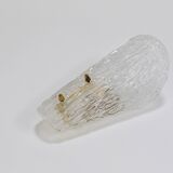 A mid-century Kalmar wall lamp in brass and textured glass, Austria, 1950s.