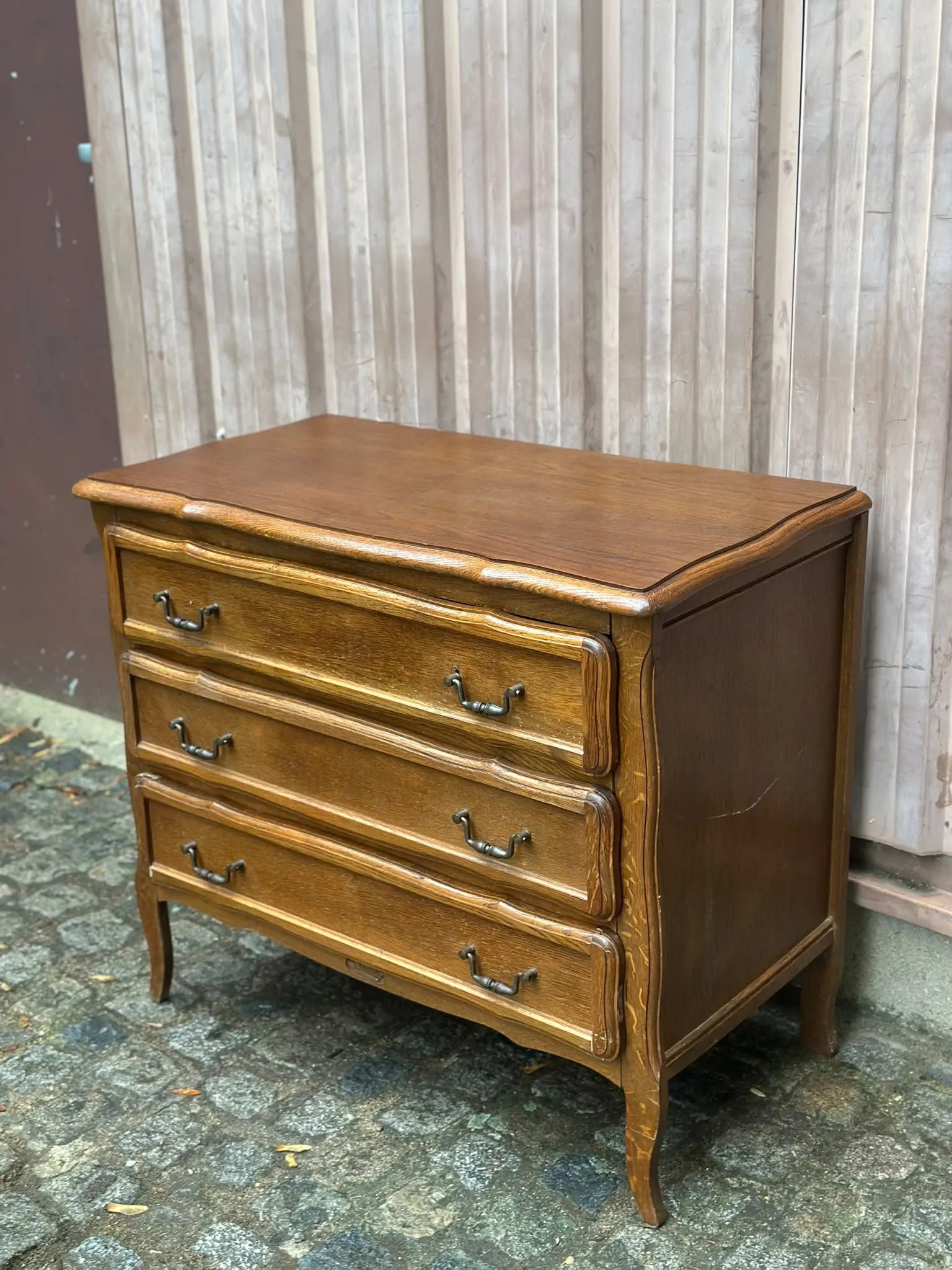 Curved commode with 3 drawers in Louis XV style, made of oak, 1980.