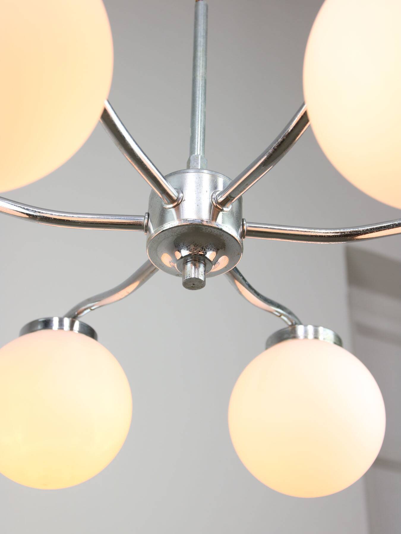 Lustre Vintage en Chrome et Opaline, Italie, années 1970