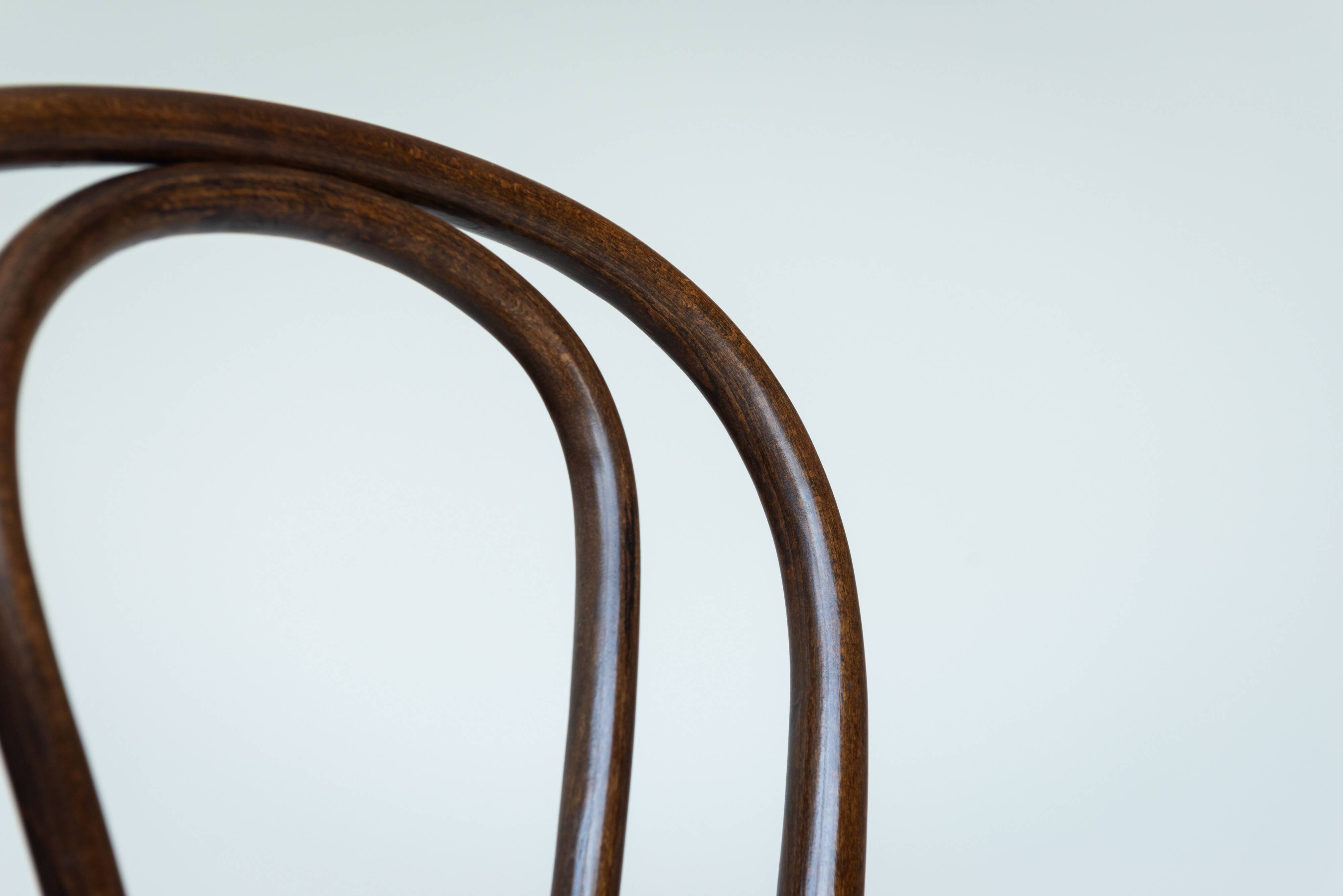 Ensemble de trois chaises « Chaplin » par Thonet