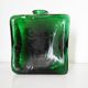 vase carré en verre vert