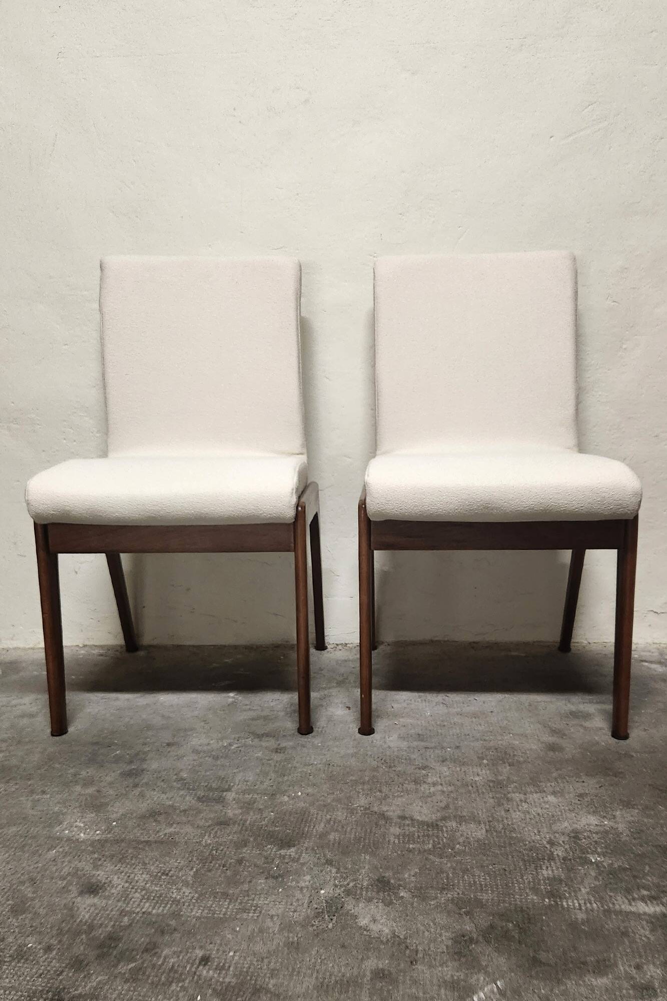 Paire de chaises scandinaves restaurées années 70