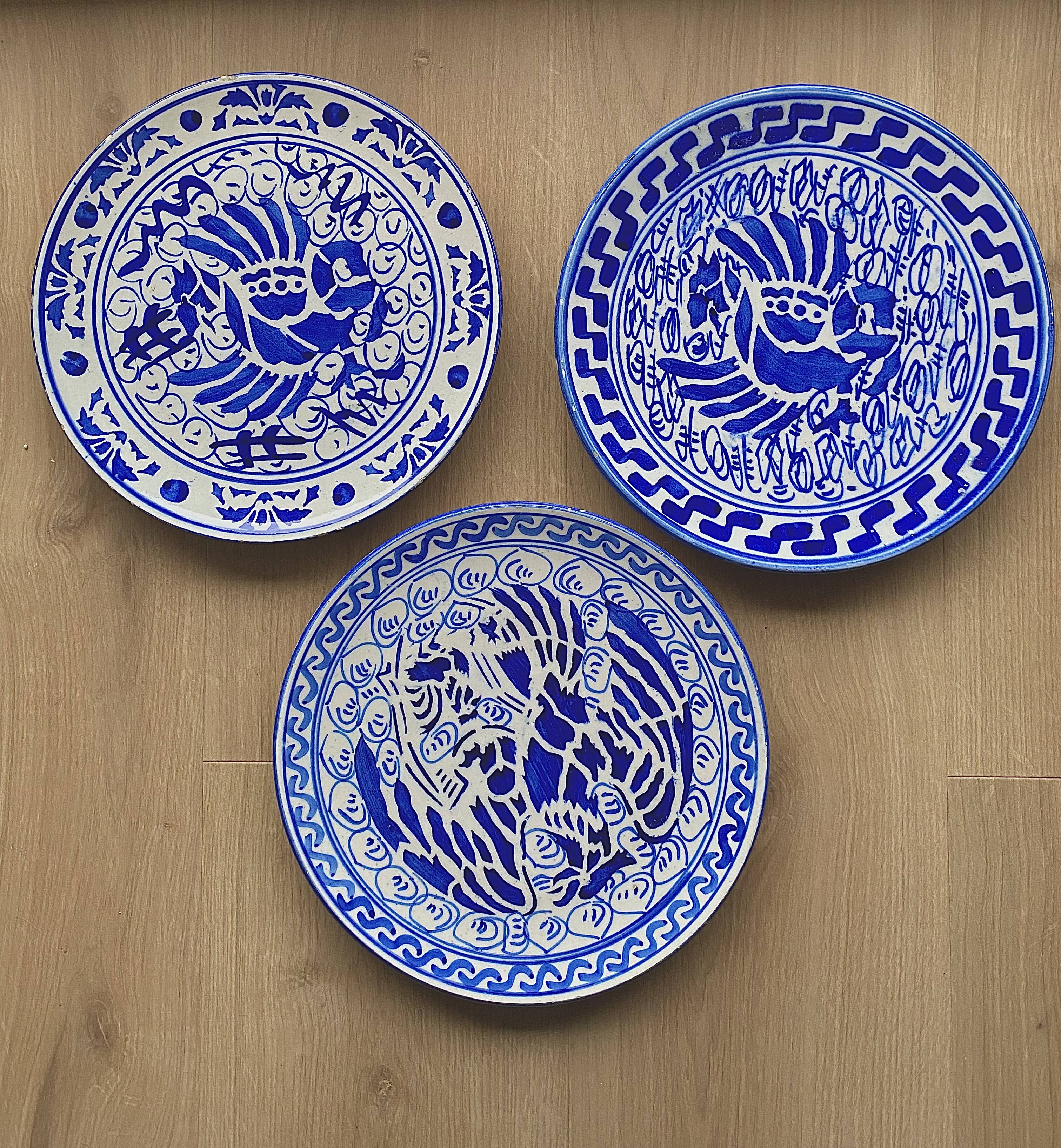 Set of decorative plates