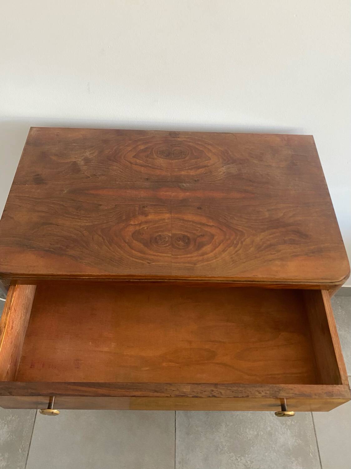 Art Deco walnut chest of drawers with 5 drawers