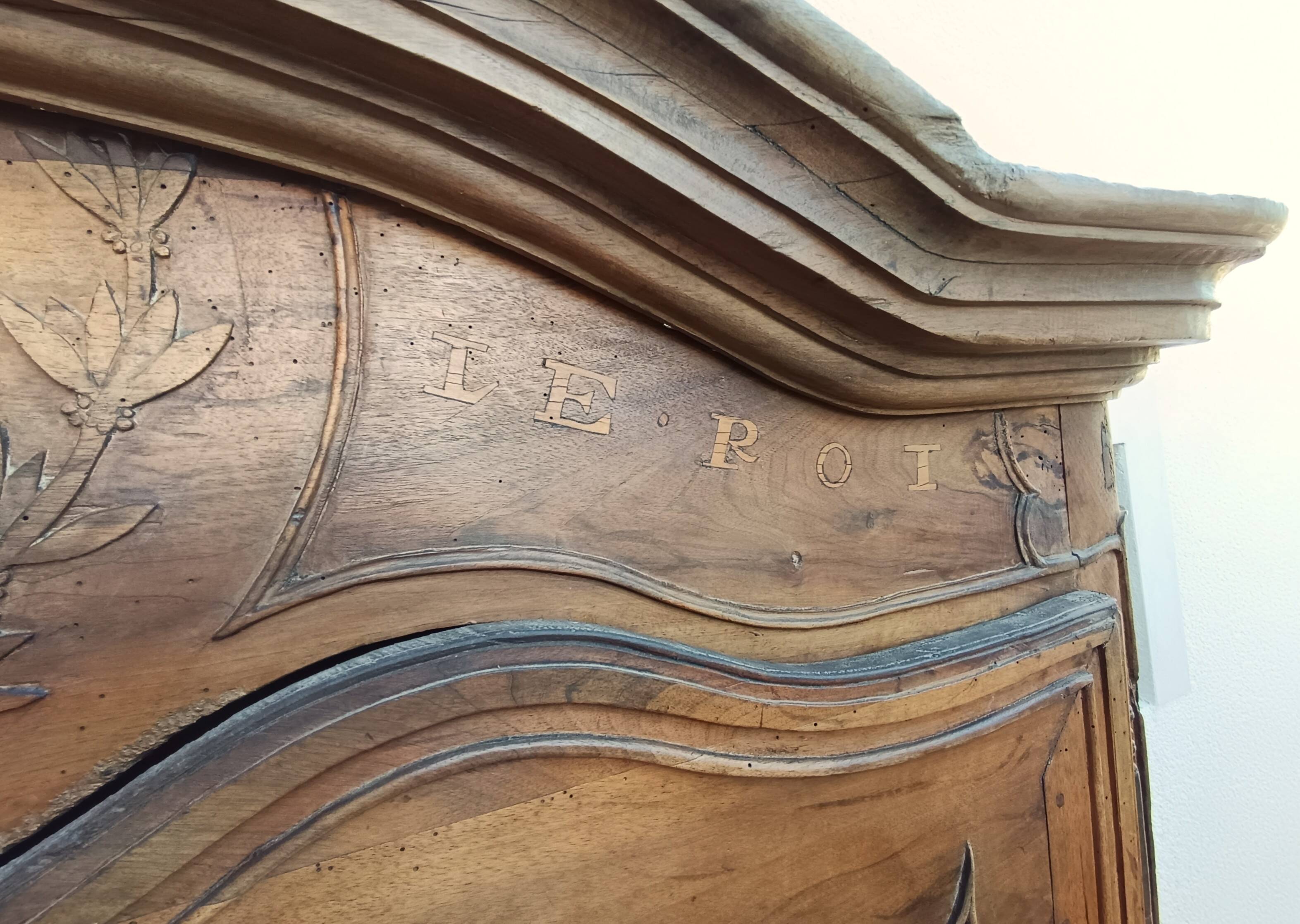 Armoire époque Louis XV Armoirie Couronne de France