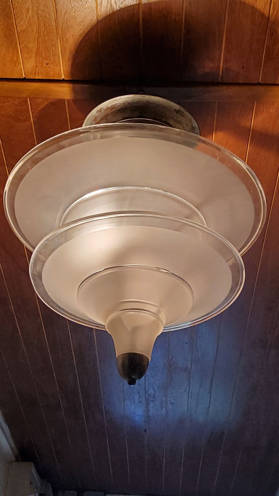 Art Deco chandelier in bronze and silvered brass double sink in opalescent glass