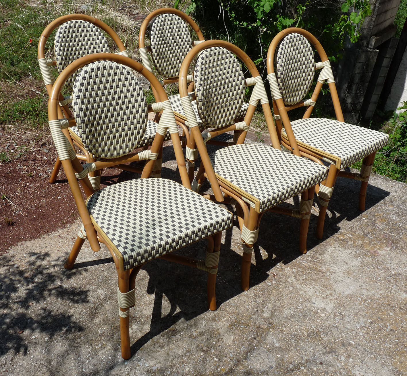 Chairs of terrace bistro type parisien in rattan et scoubidou