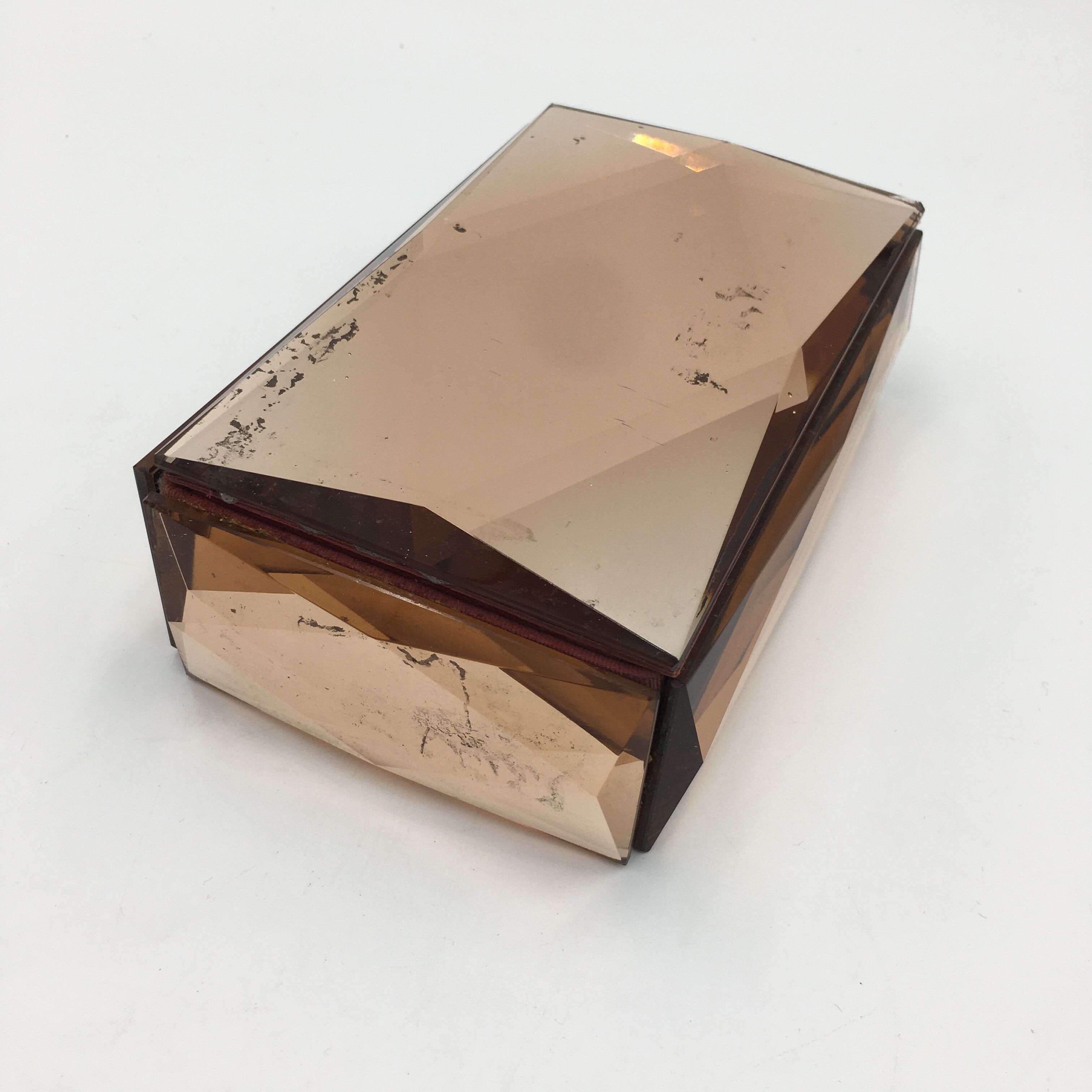 Mirror jewelry box in pink relief