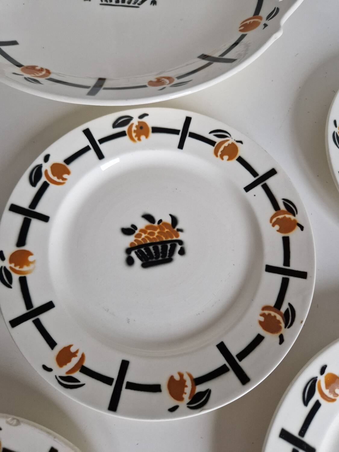 Plat et 6 assiettes à dessert art deco Badonviller