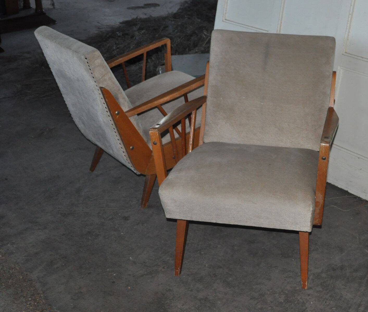 Pair of Mid-Century armchairs in varnished wood and brown/grey fabric, 1960s.
