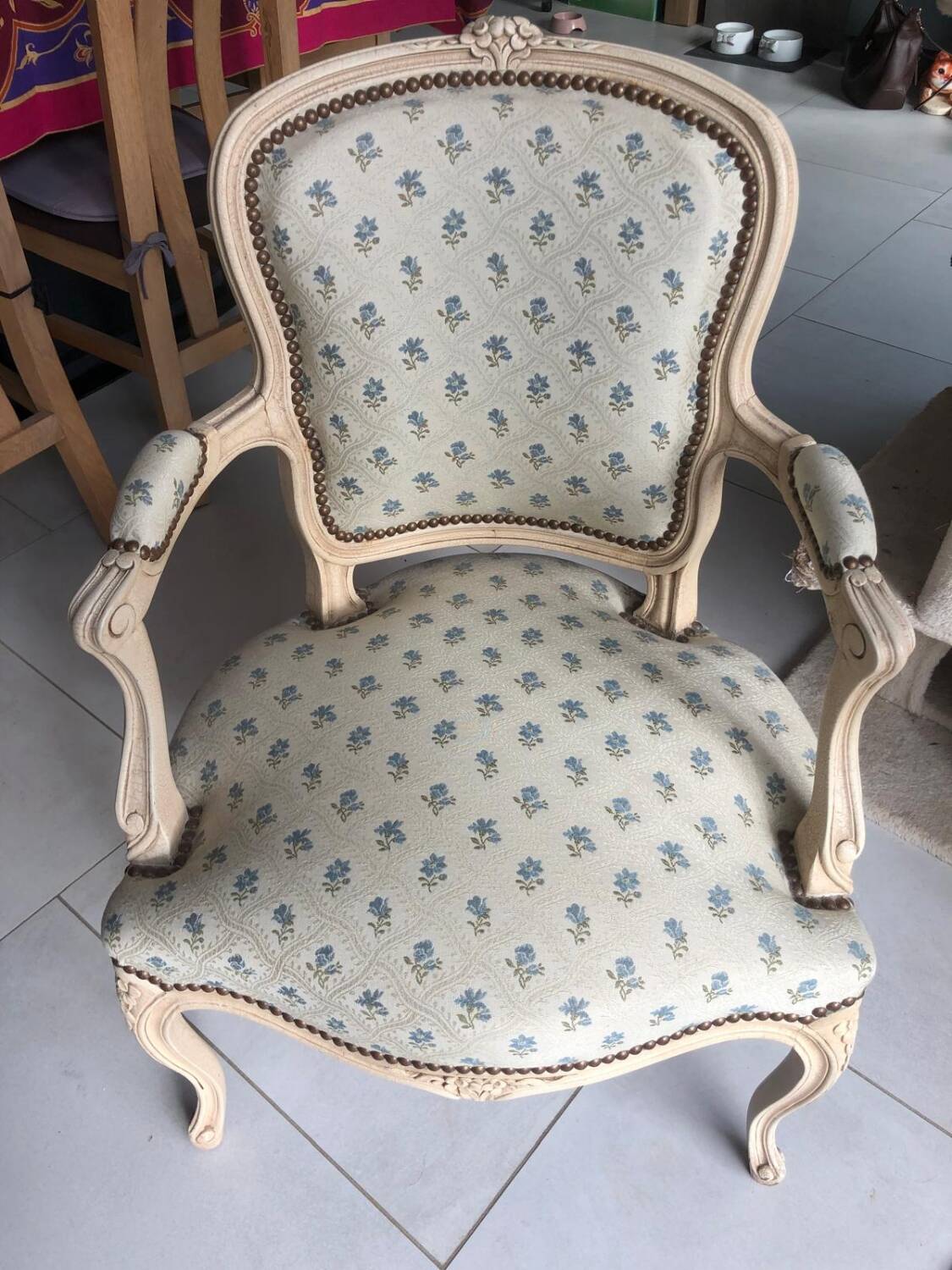 Paire de fauteuil laqué de style Louis XV