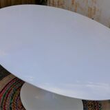 Oval tulip table