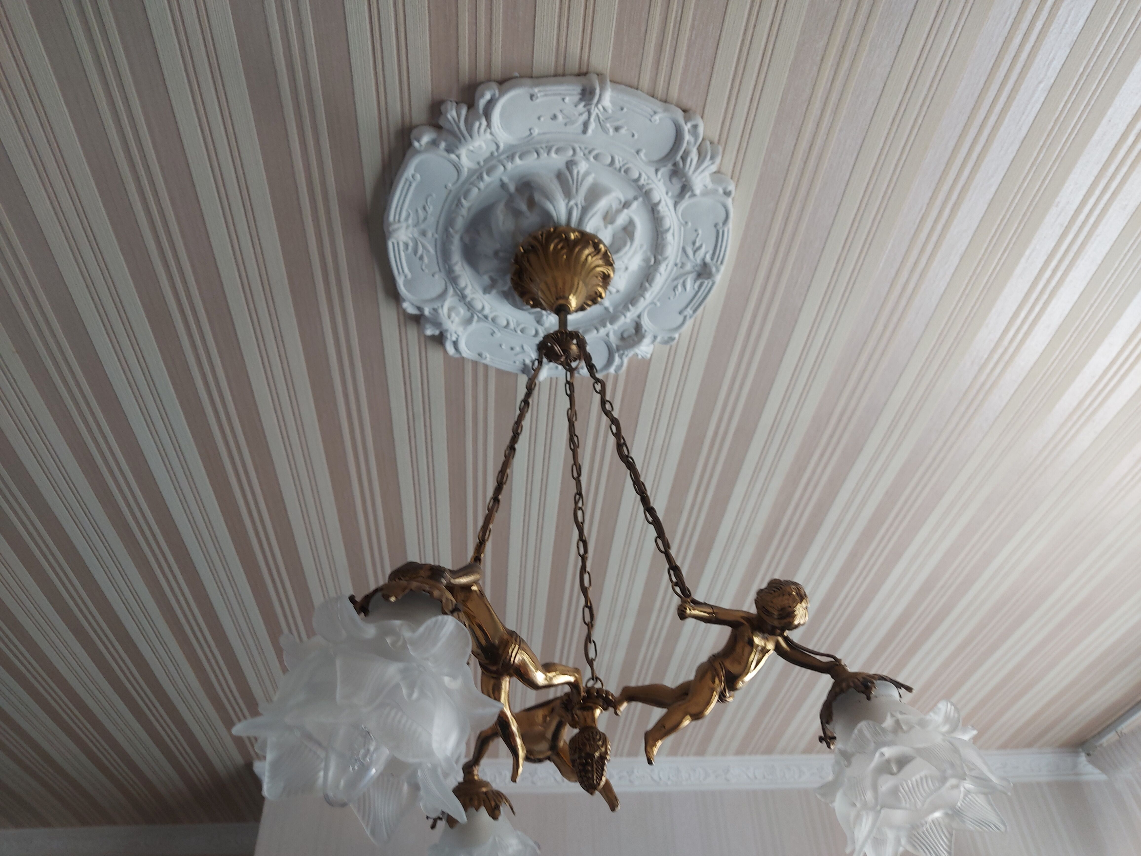 Bronze chandelier cherubs 3 fires , cherubs ( putti )