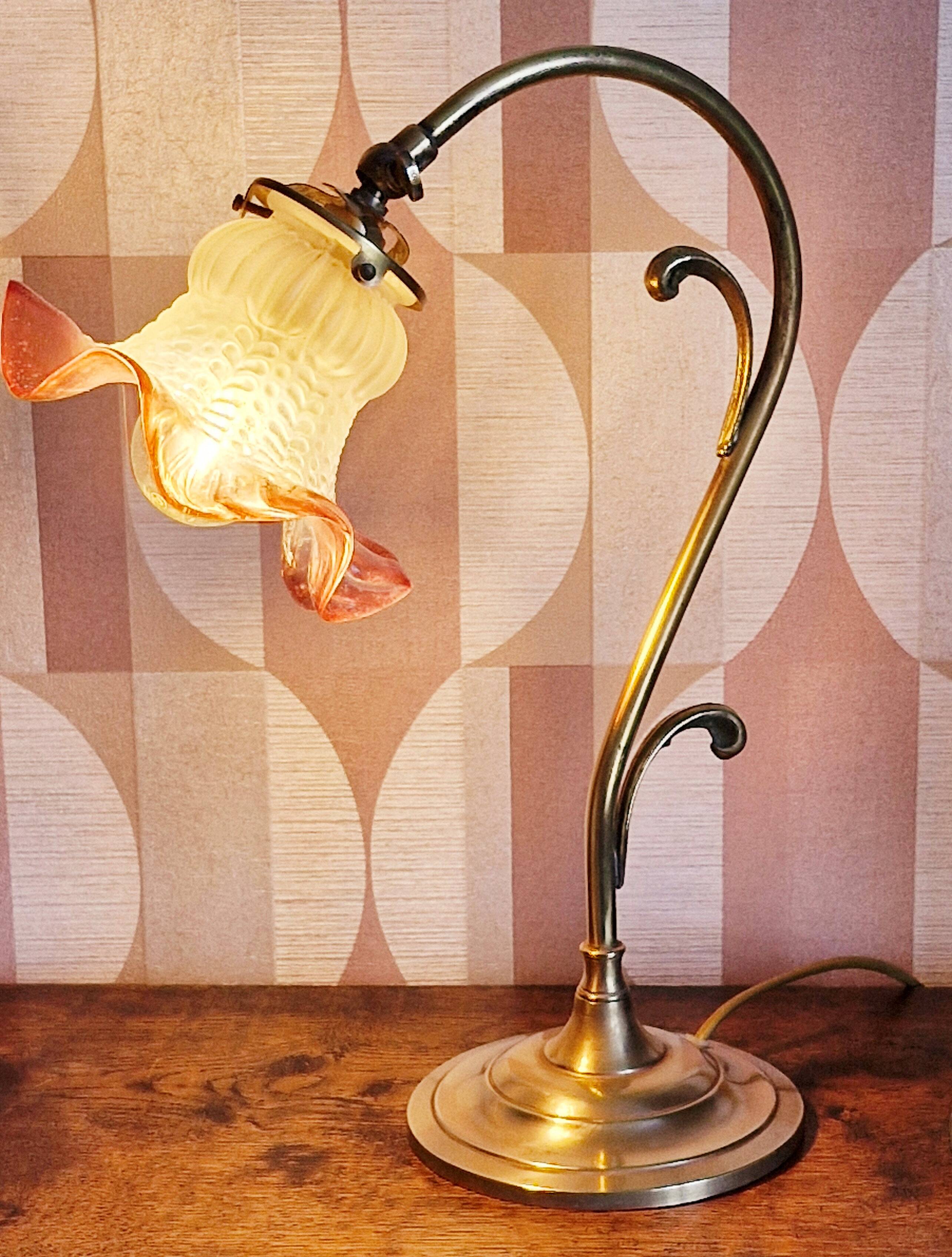 Pink tulip brass lamp