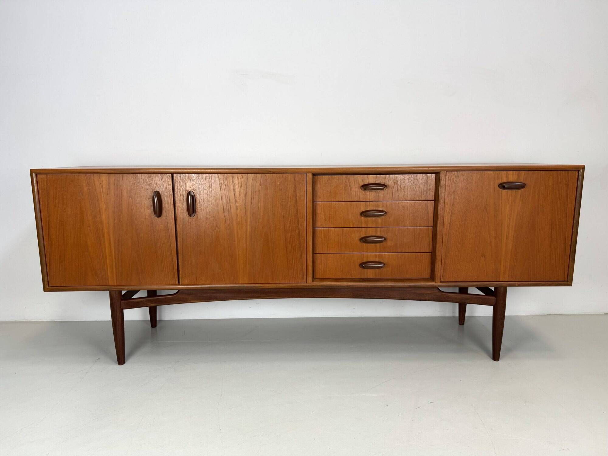 Buffet vintage G-Plan.