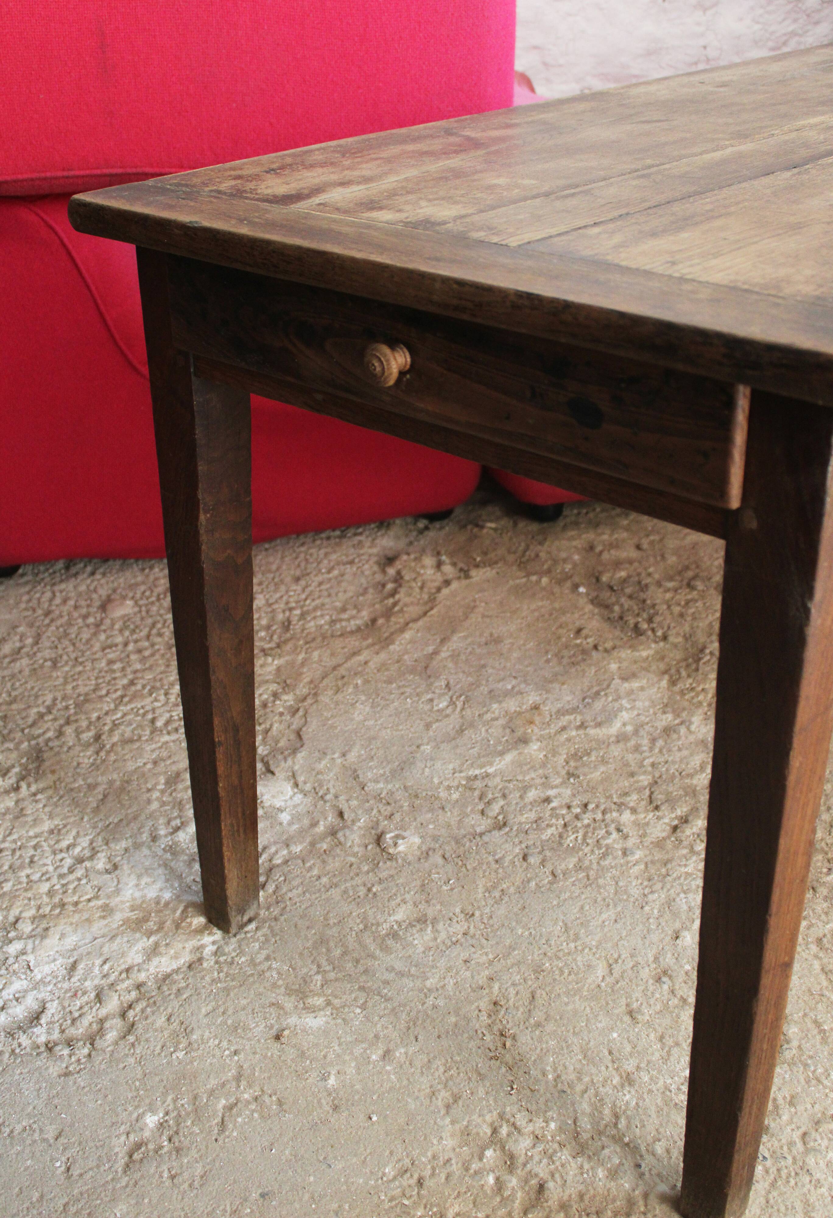 Oak farm table with 2 drawers