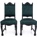 Une paire de chaises anciennes sur pattes de lion, Europe occidentale, vers 1920.