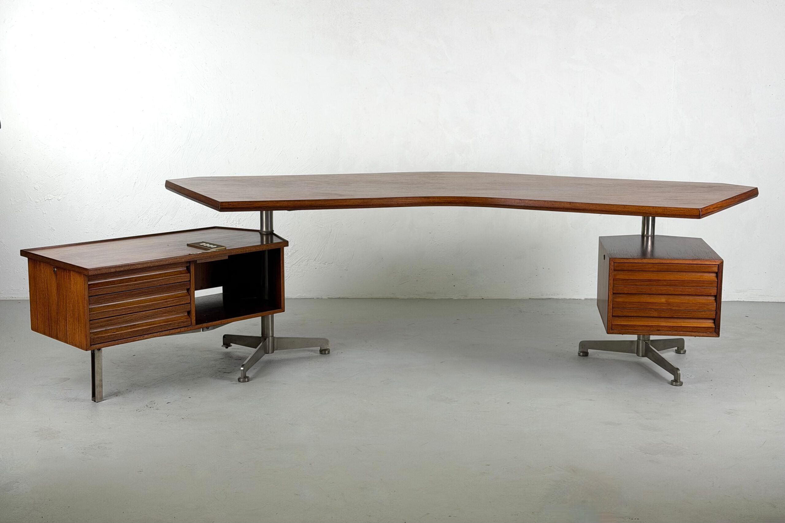 Executive desk T96 by Osvaldo Borsani for Tecno – 1960s