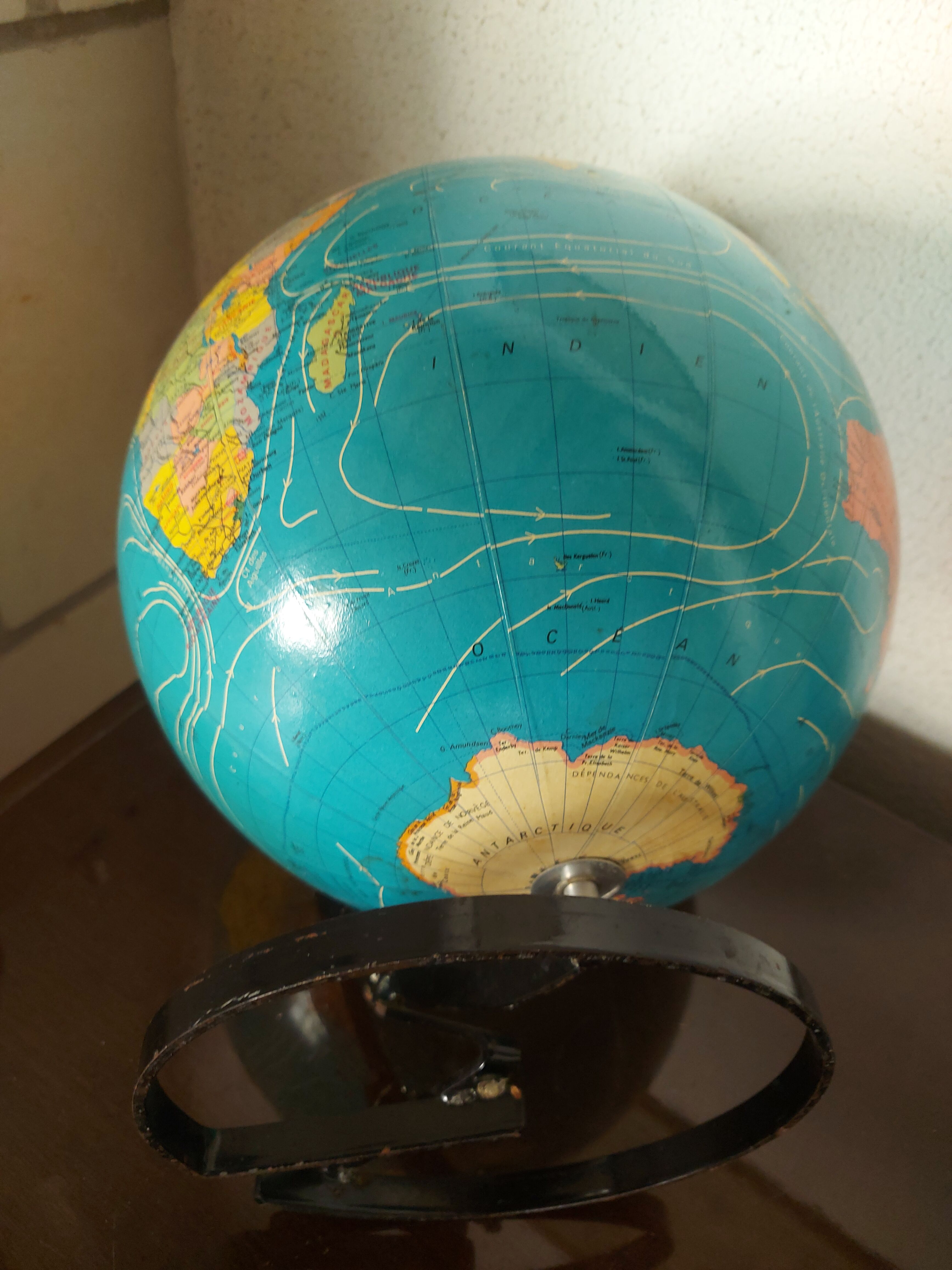 Globe terrestre , Mappemonde vintage tarides , 1977