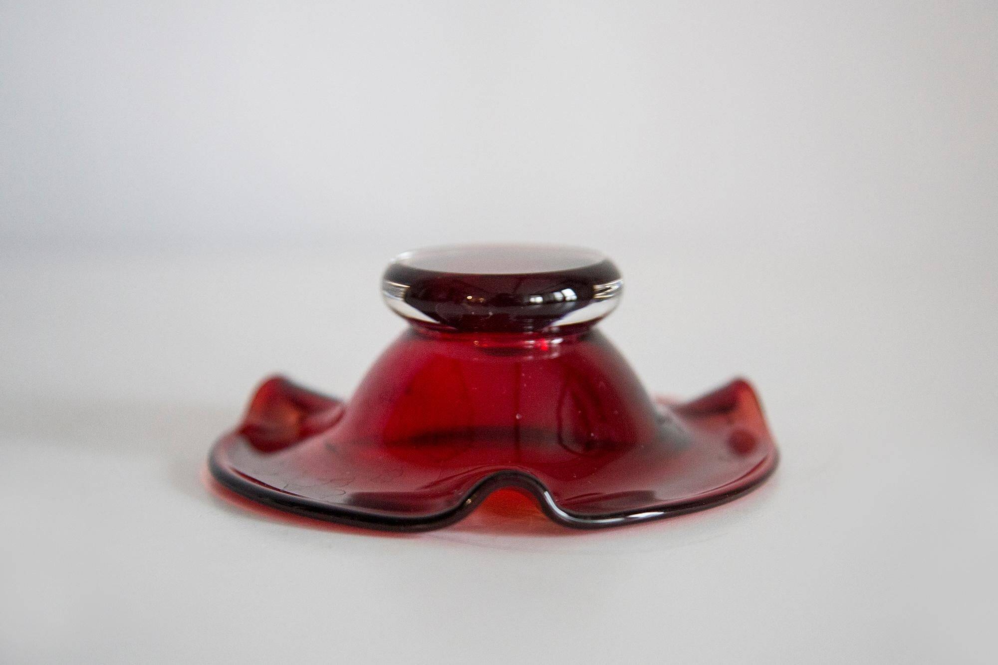 Cendrier en Verre Rouge du Milieu du Siècle, Italie, 1970s