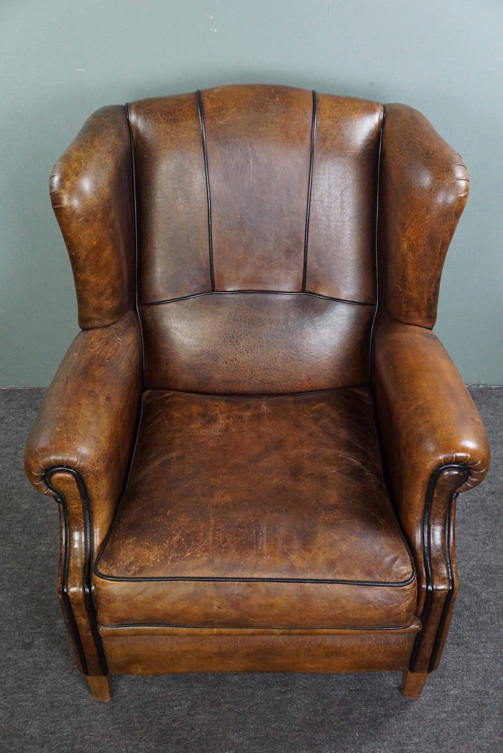 Fauteuil à oreilles en cuir de mouton