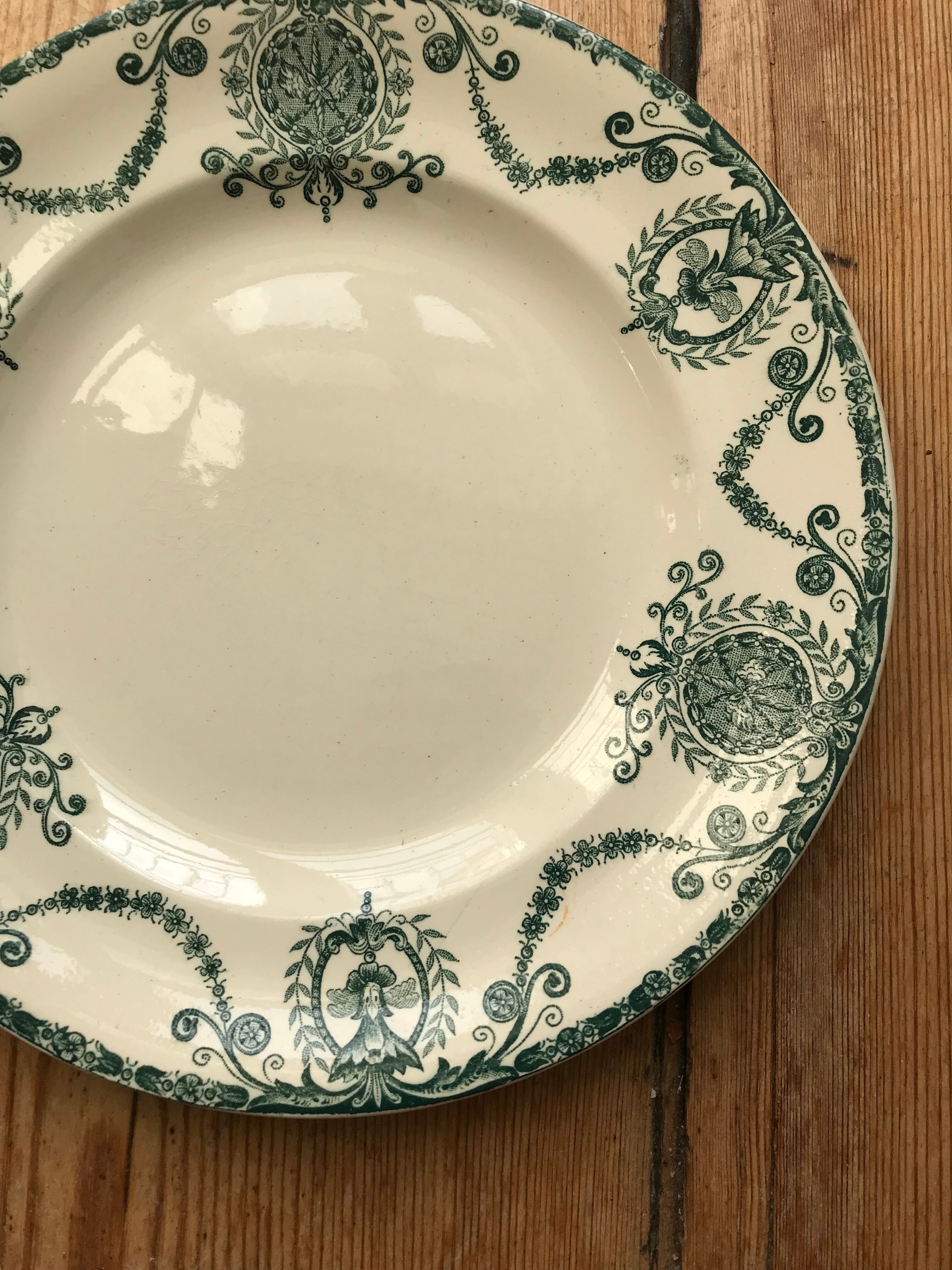 Series of 8 old flat plates Terre de Fer