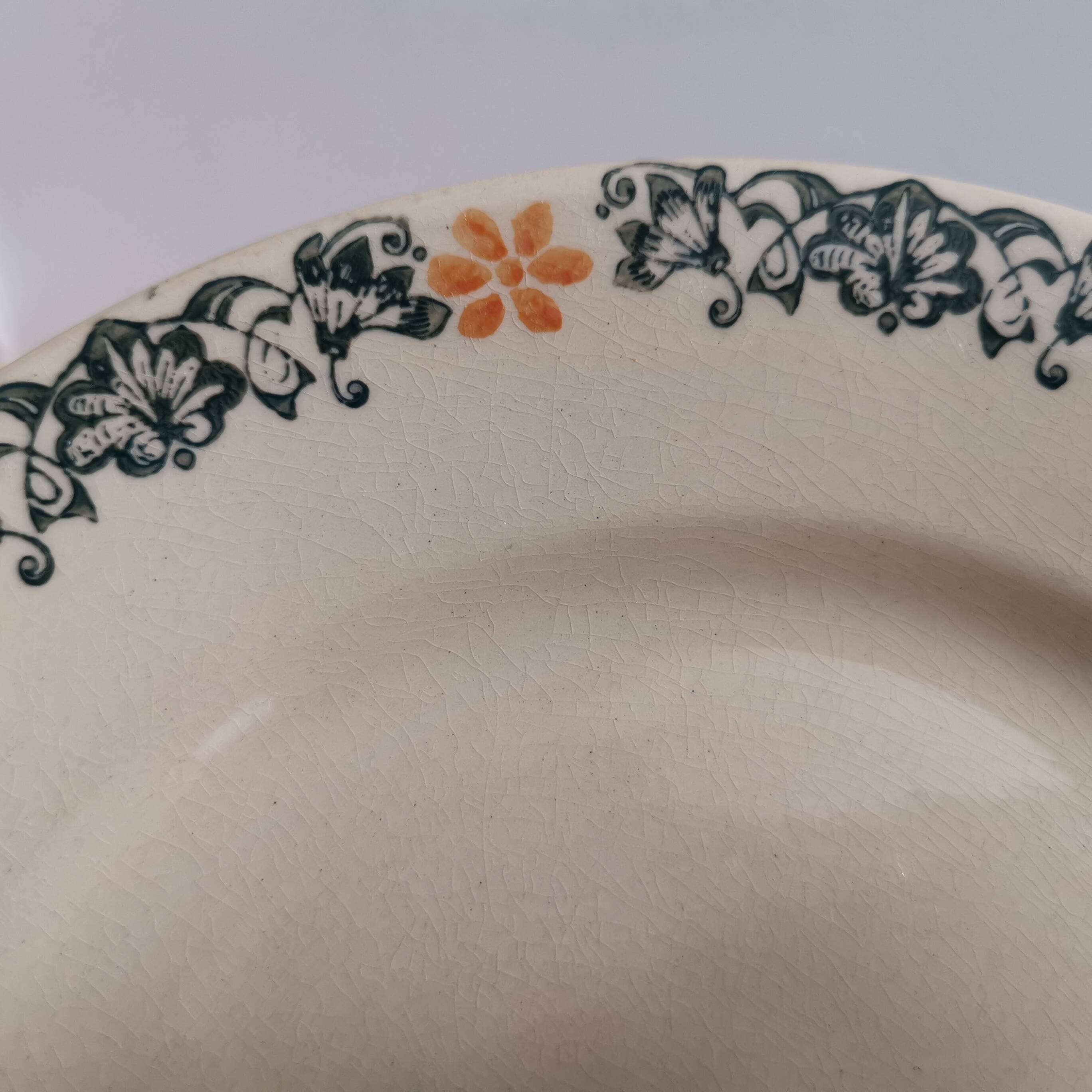 Set of 8 Moulin des Loups dessert plates