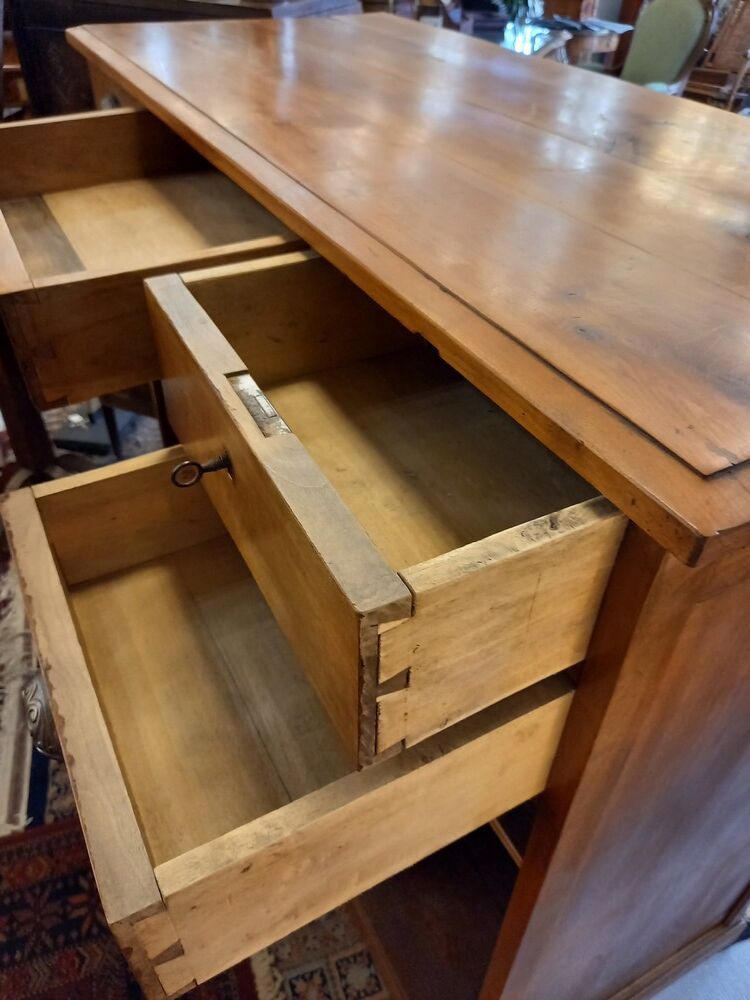 Cashier Cabinet, Counter