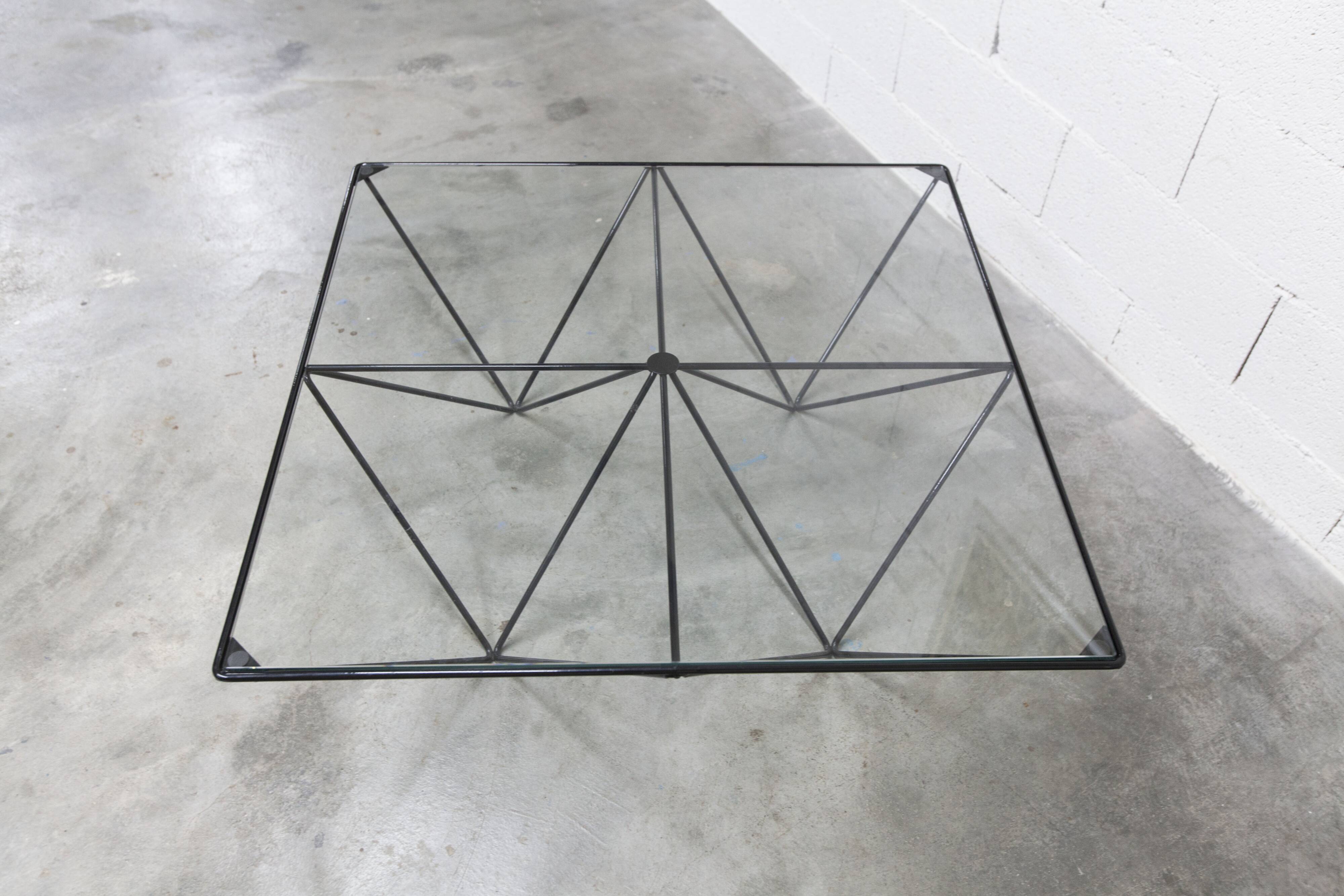 Coffee table 100x100cm in very good condition, 1980.