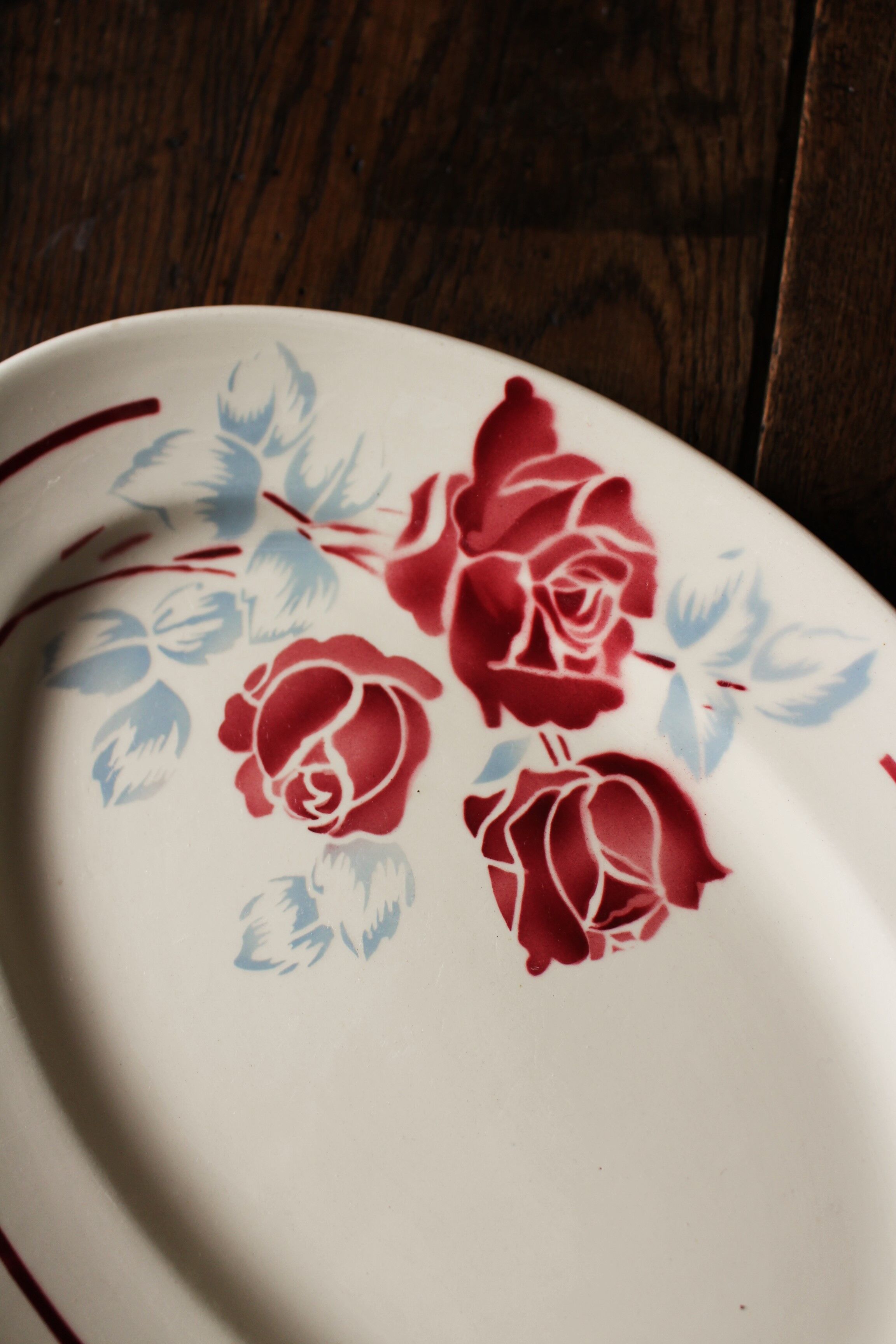 Oval dish art deco flowers red blue Pondy Badonviller